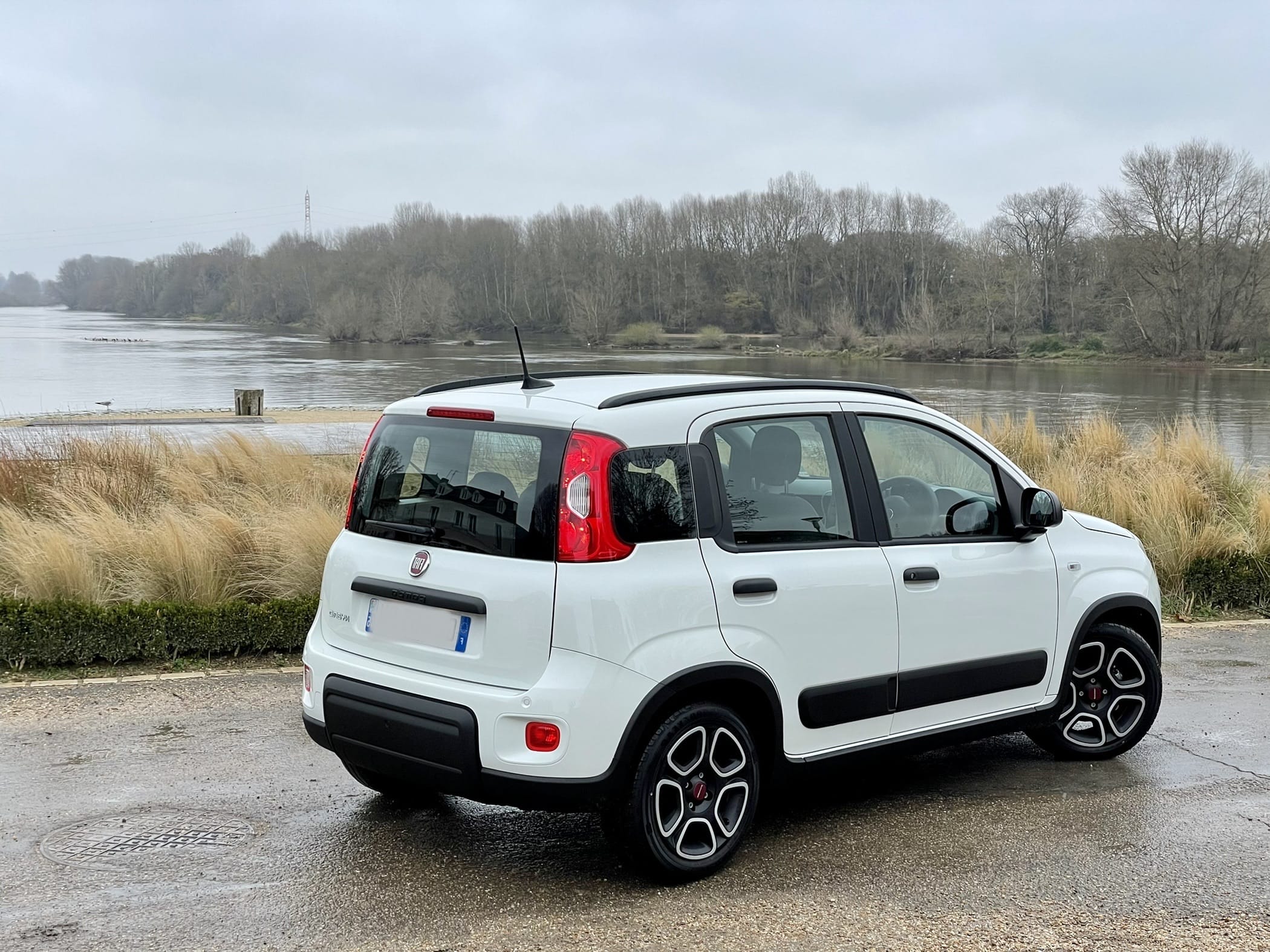 Fiat Panda Hybride 5 portes 5 places avec GPS