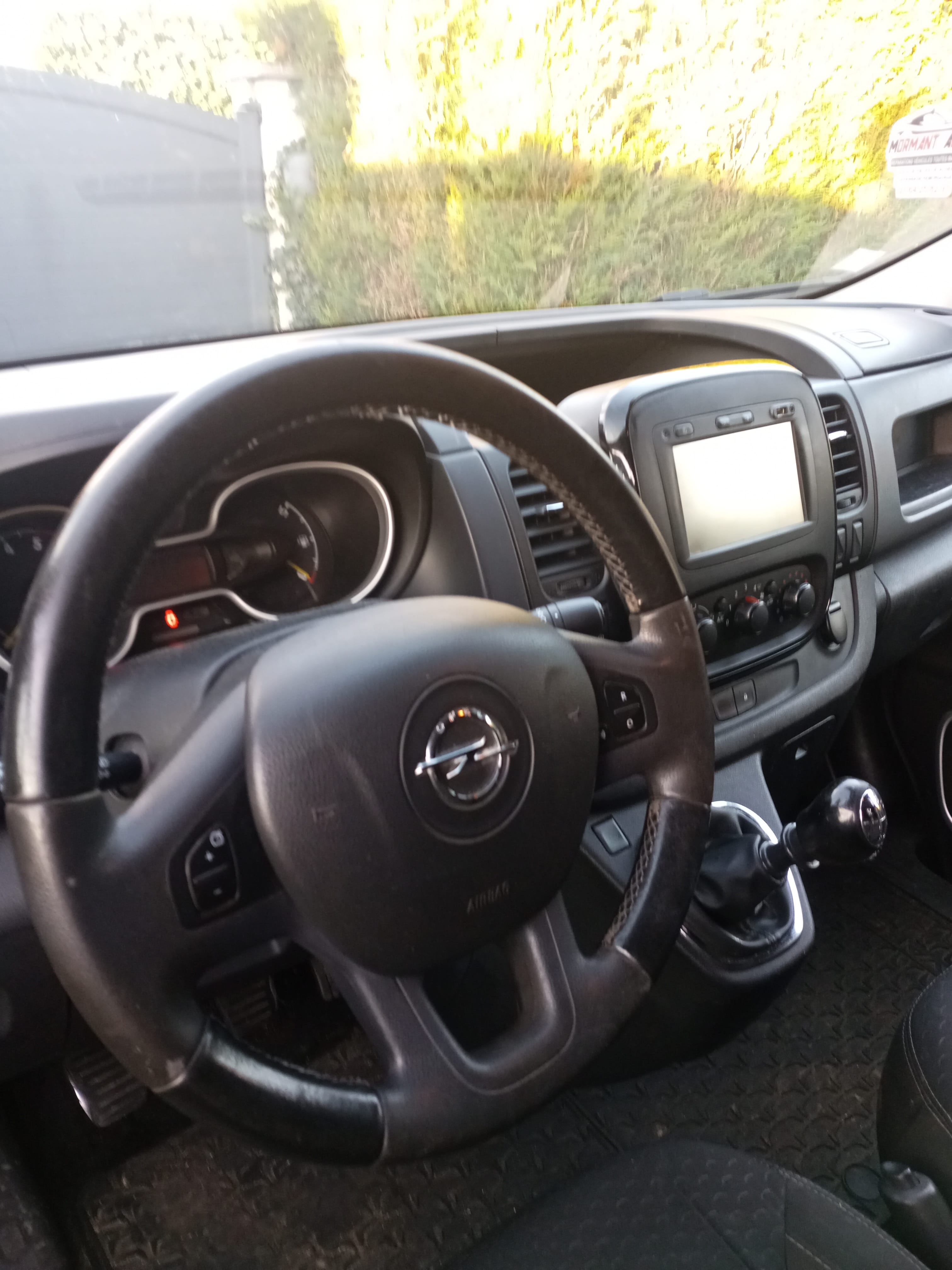 Opel Vivaro 1.6 Cdti 125 Biturbo avec Attelage