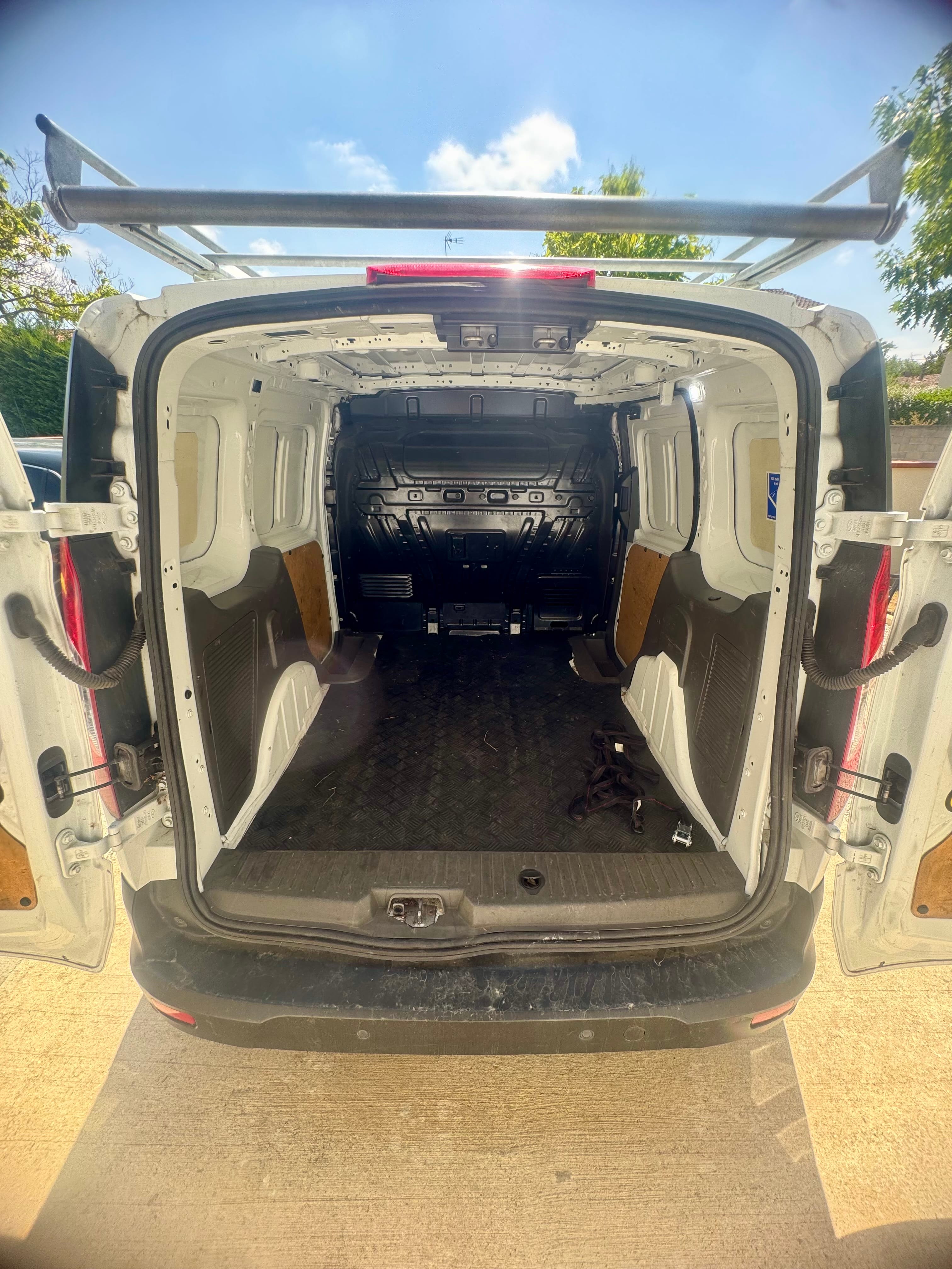 Ford Transit Connect avec Coffre de toit