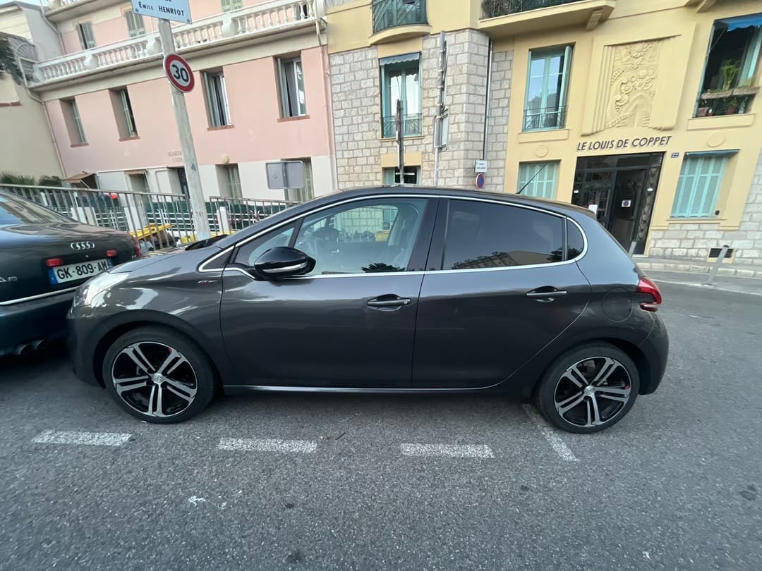 Peugeot 208 avec Climatisation