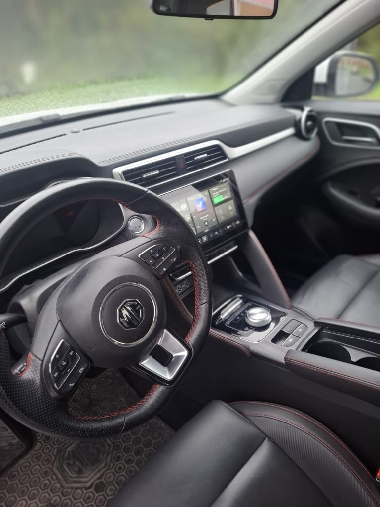 MG ZS EV med GPS