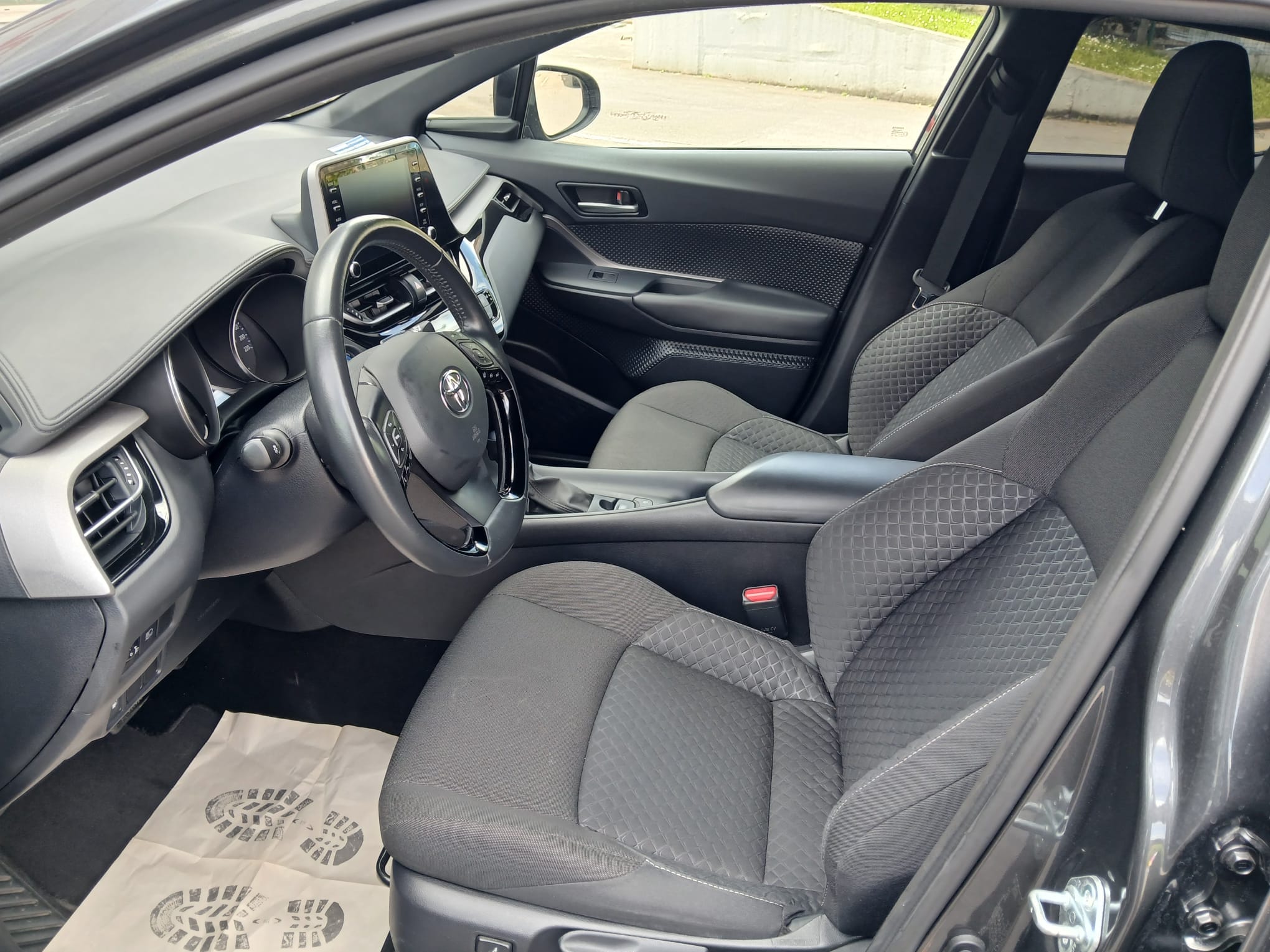 Toyota C-HR Hybrid avec GPS
