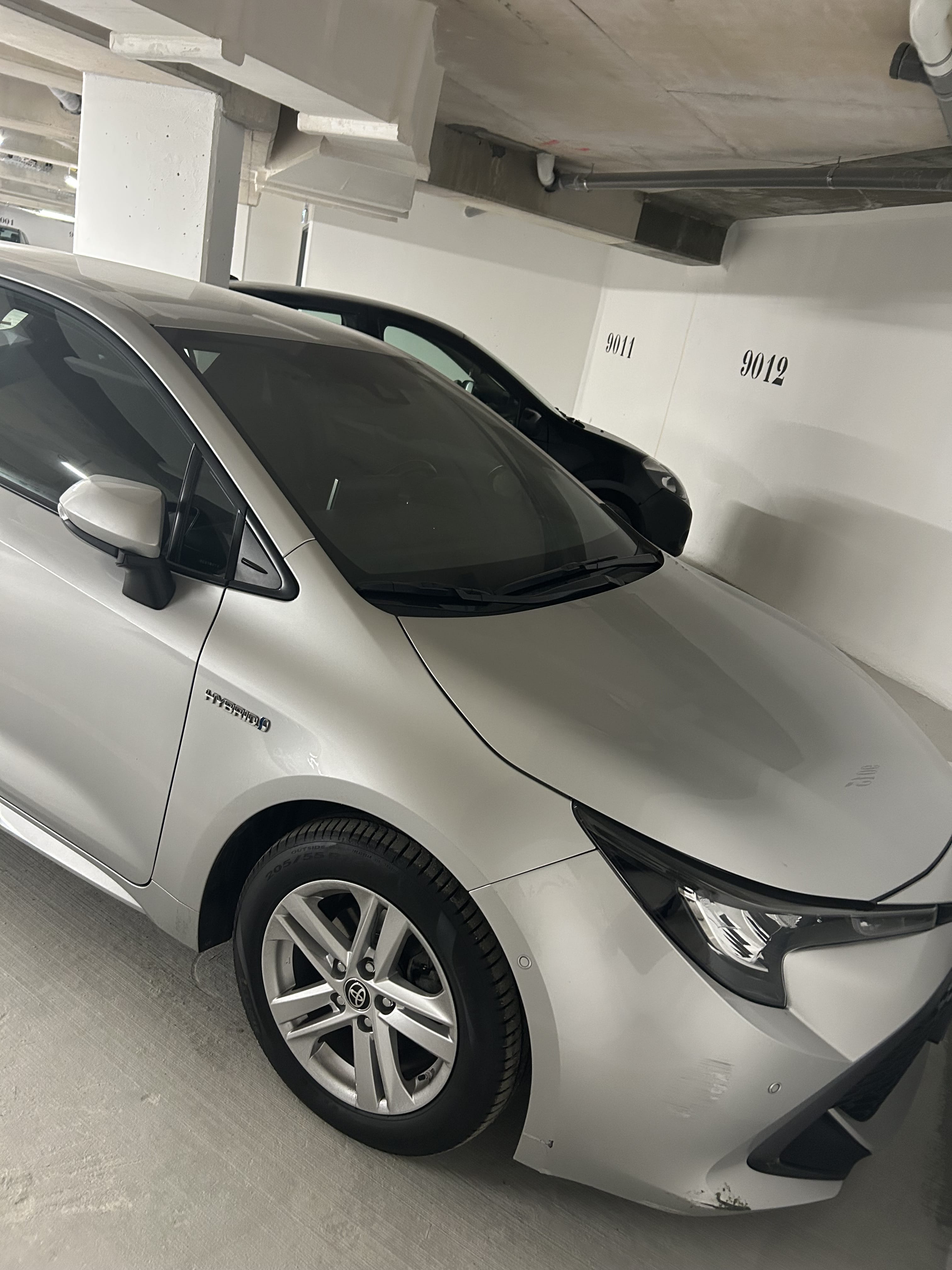 Toyota Corolla, 2021, Essence 95 / Électrique (hybride), automatique