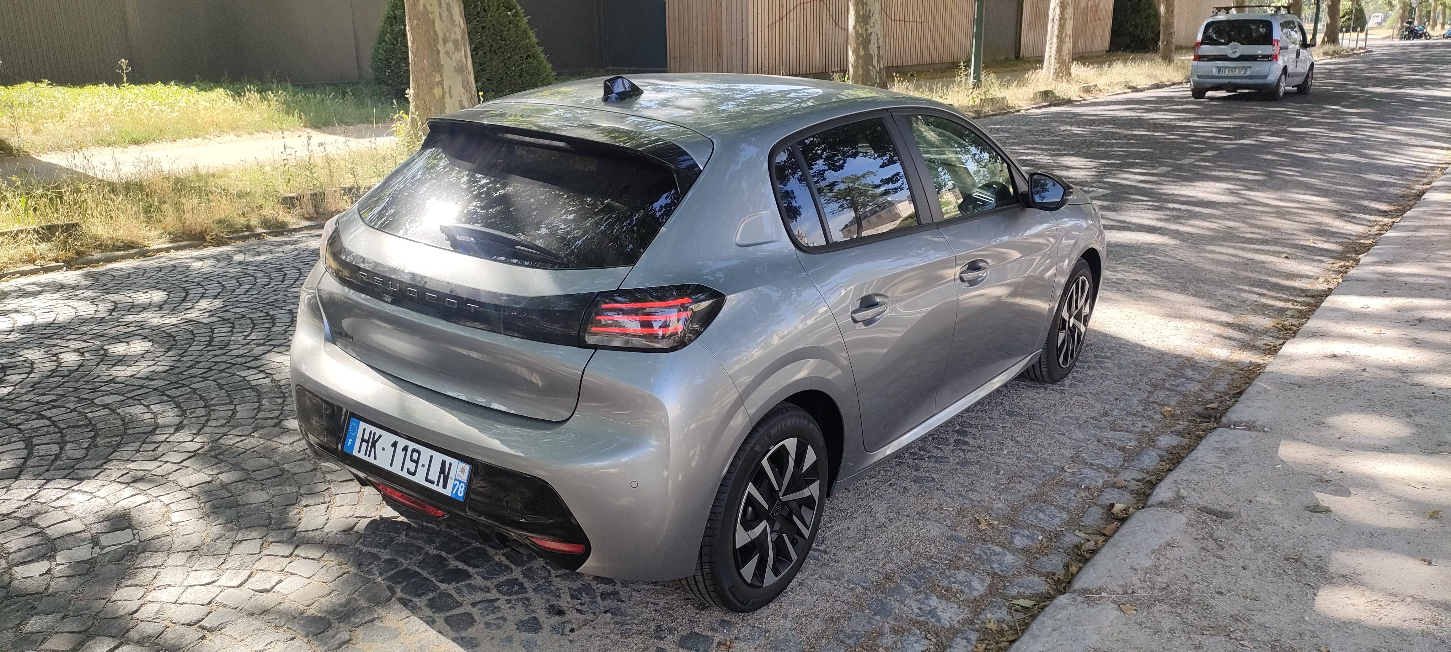 Peugeot 208 avec GPS