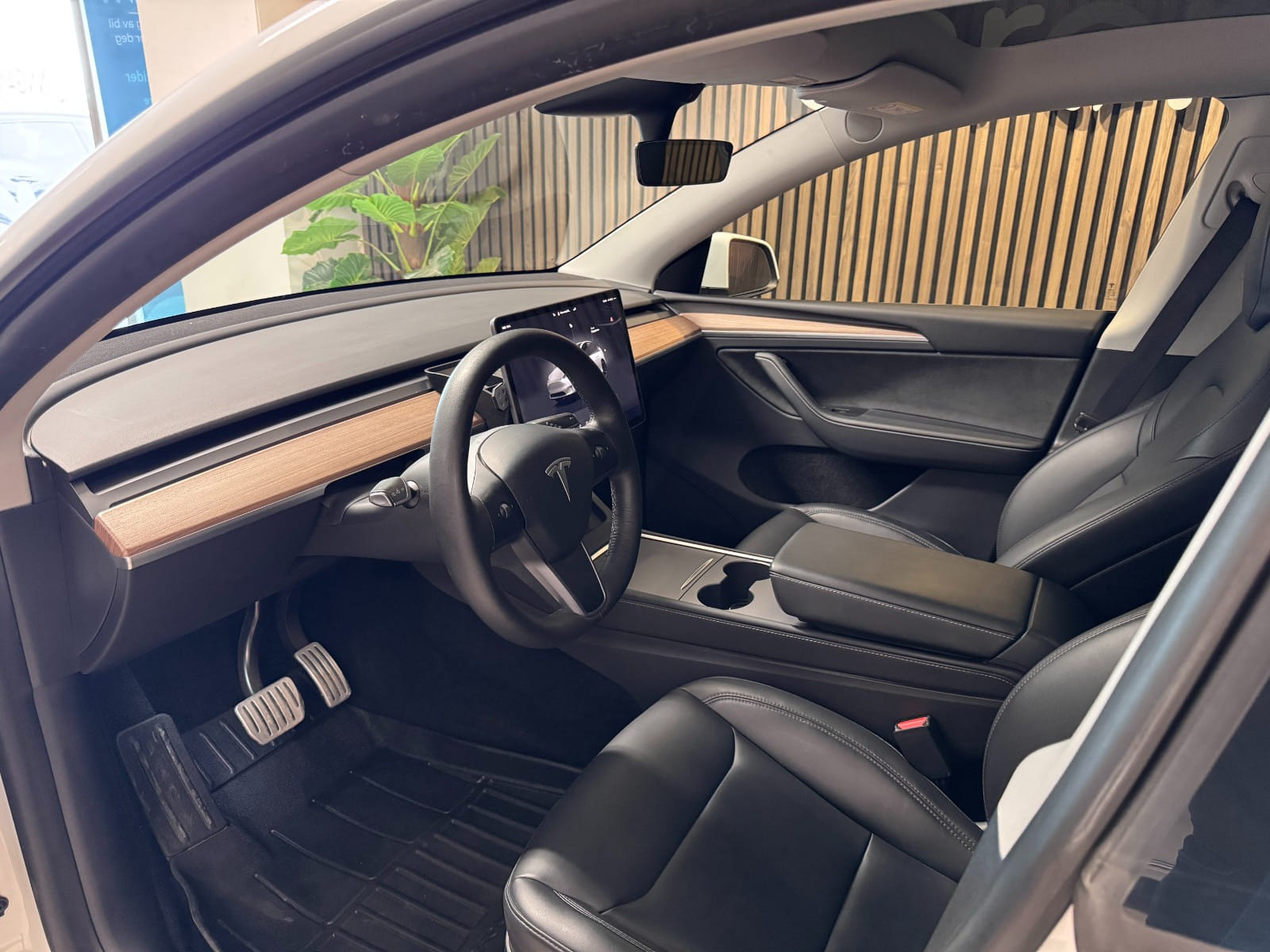 Tesla Model Y Performance med Cruisekontroll