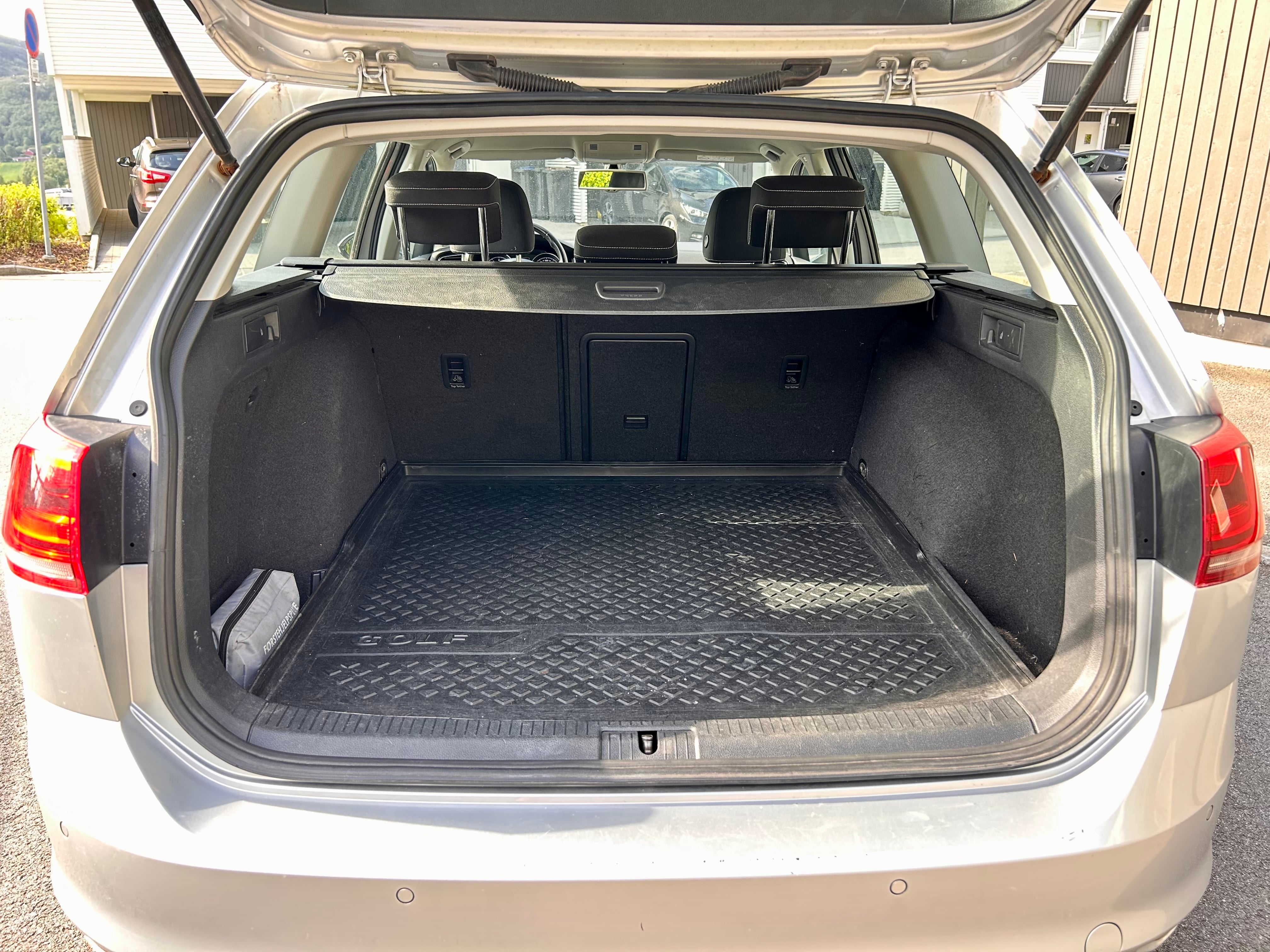 Volkswagen Golf Wagon (Stasjonsvogn) with Bluetooth audio