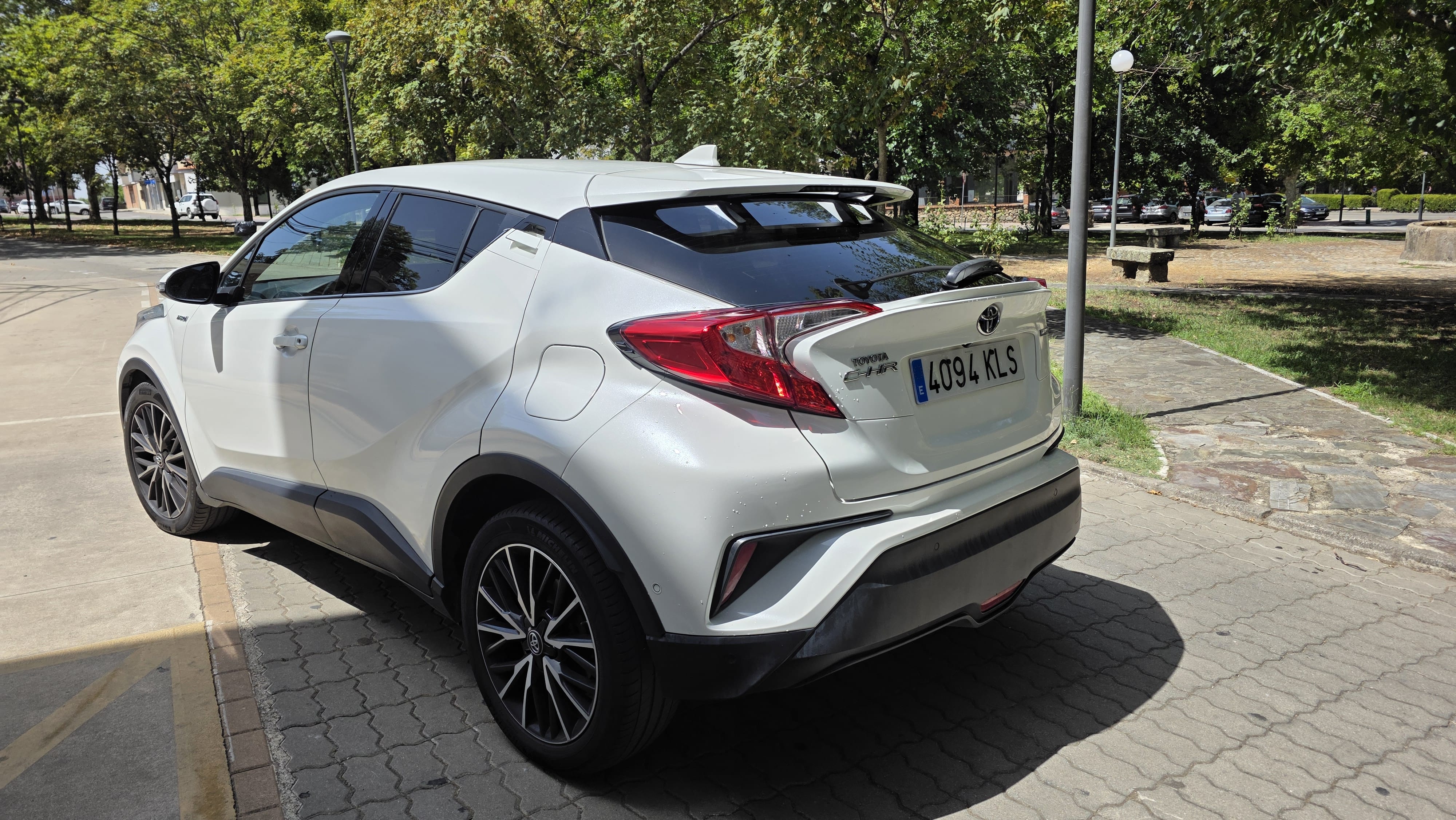Toyota C-HR Hybrid med GPS