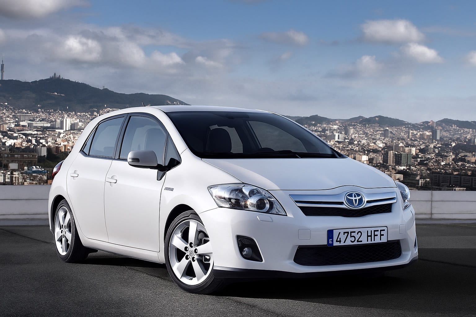 Toyota Auris Hybrid, 2011, Gasolina 95 / Elektrisch (hybride), automatisch