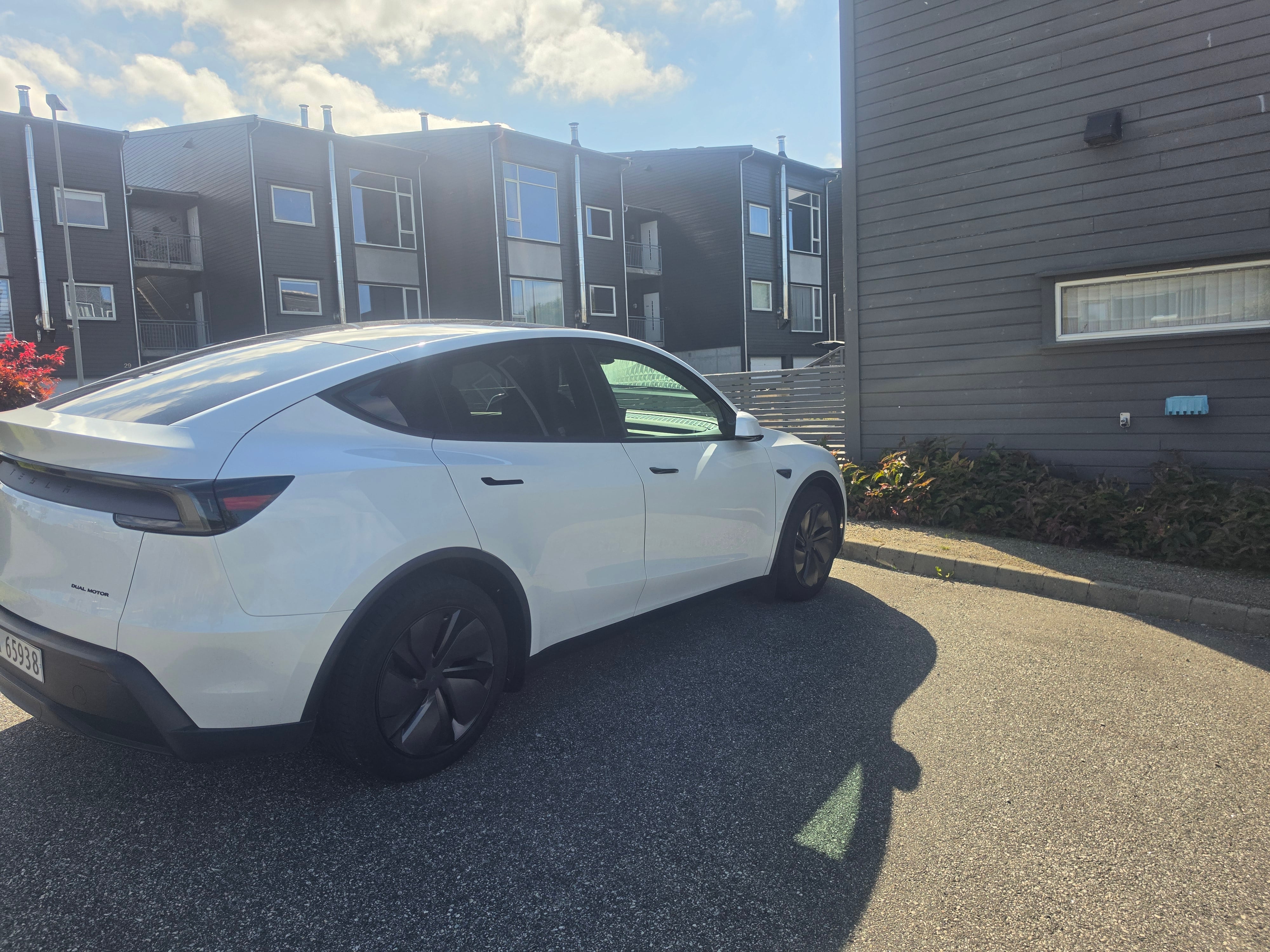 Tesla Model Y Long Range med Aircondition