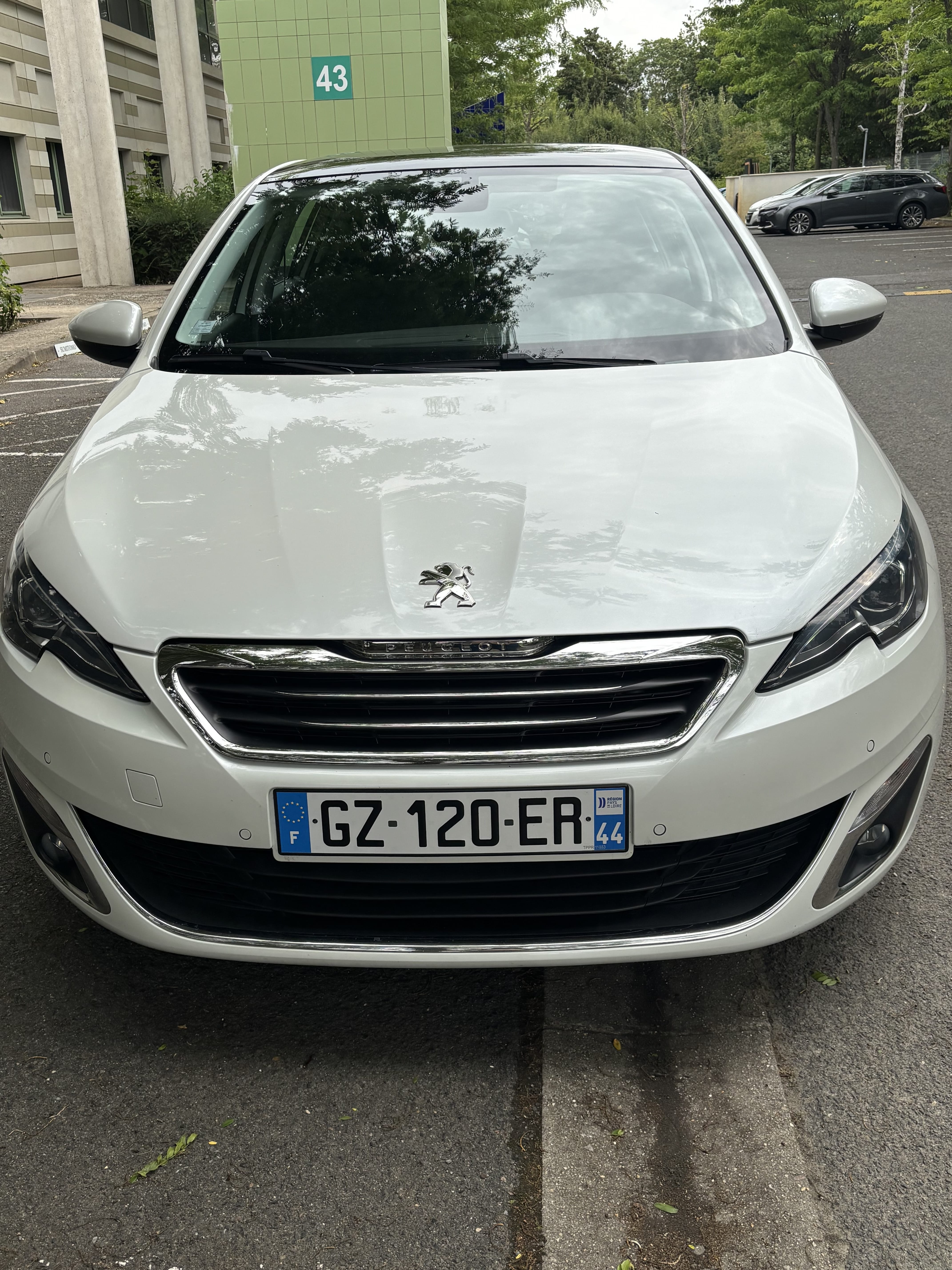 Peugeot 308 Allure 1.2L 130cv essence EAT6 | Toit panoramique | caméra de recul