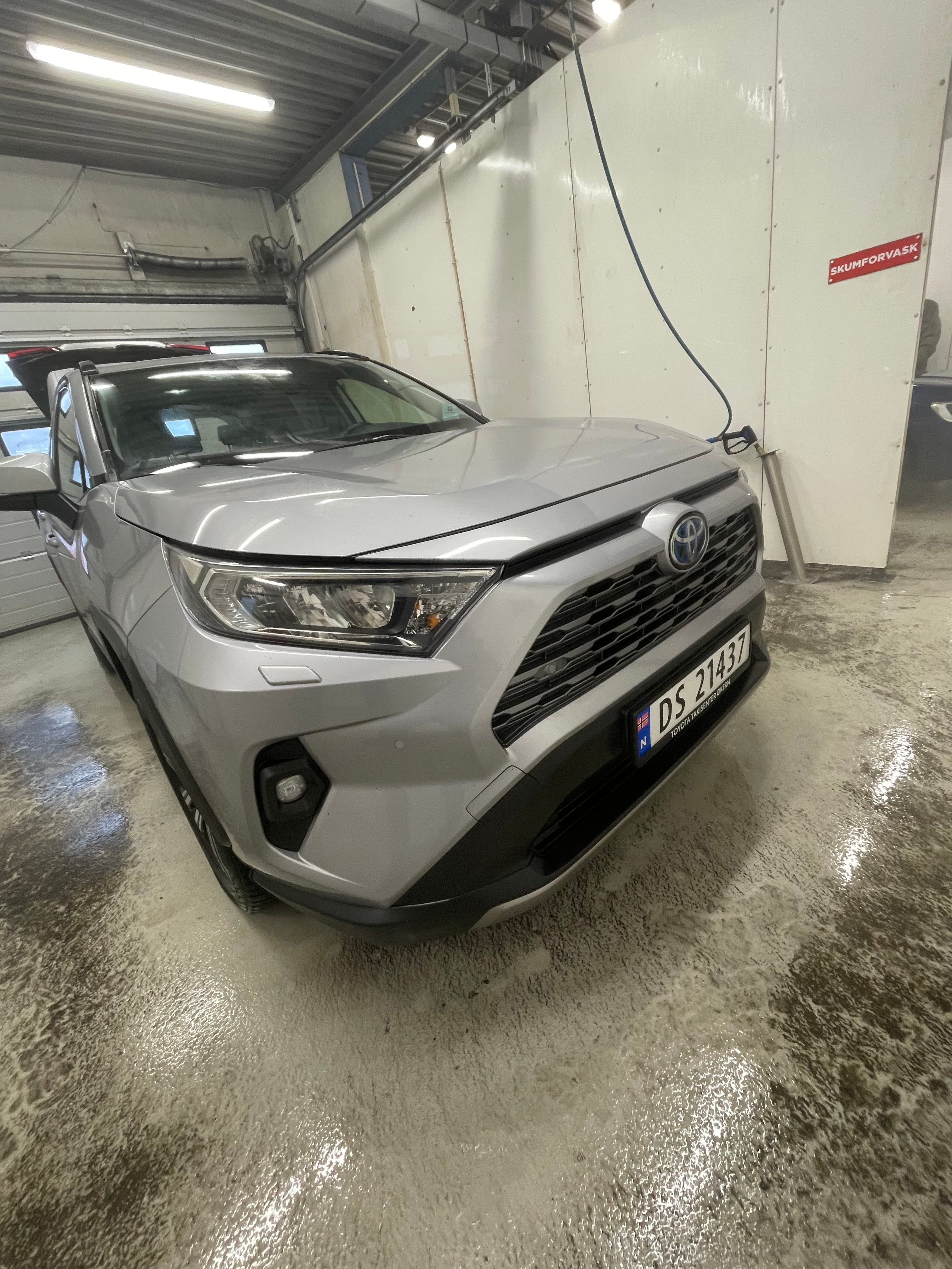 Toyota RAV 4 Hybrid mit 4-Rad-Antrieb