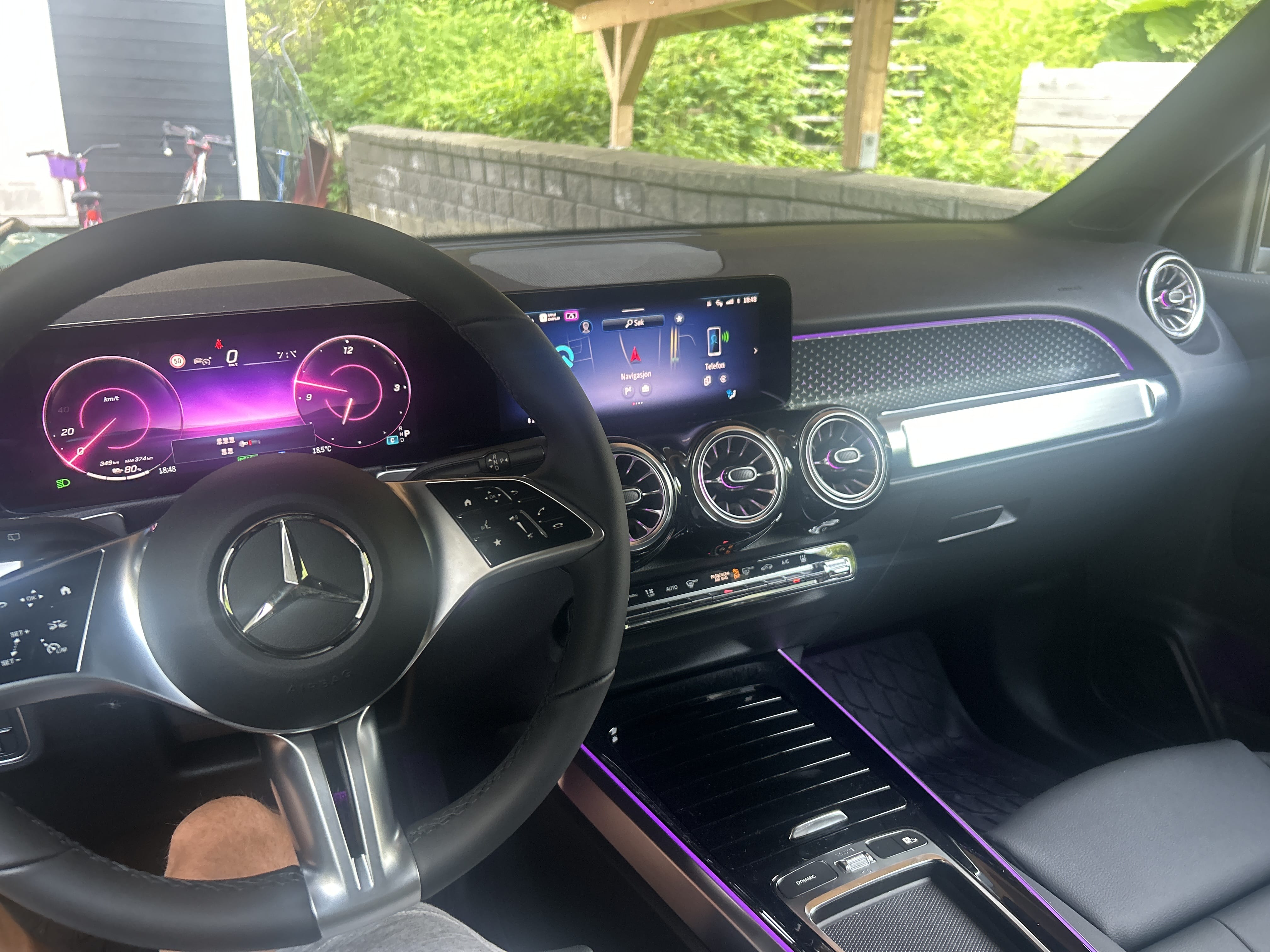 Mercedes-Benz EQB 300 4MATIC med Bluetooth audio