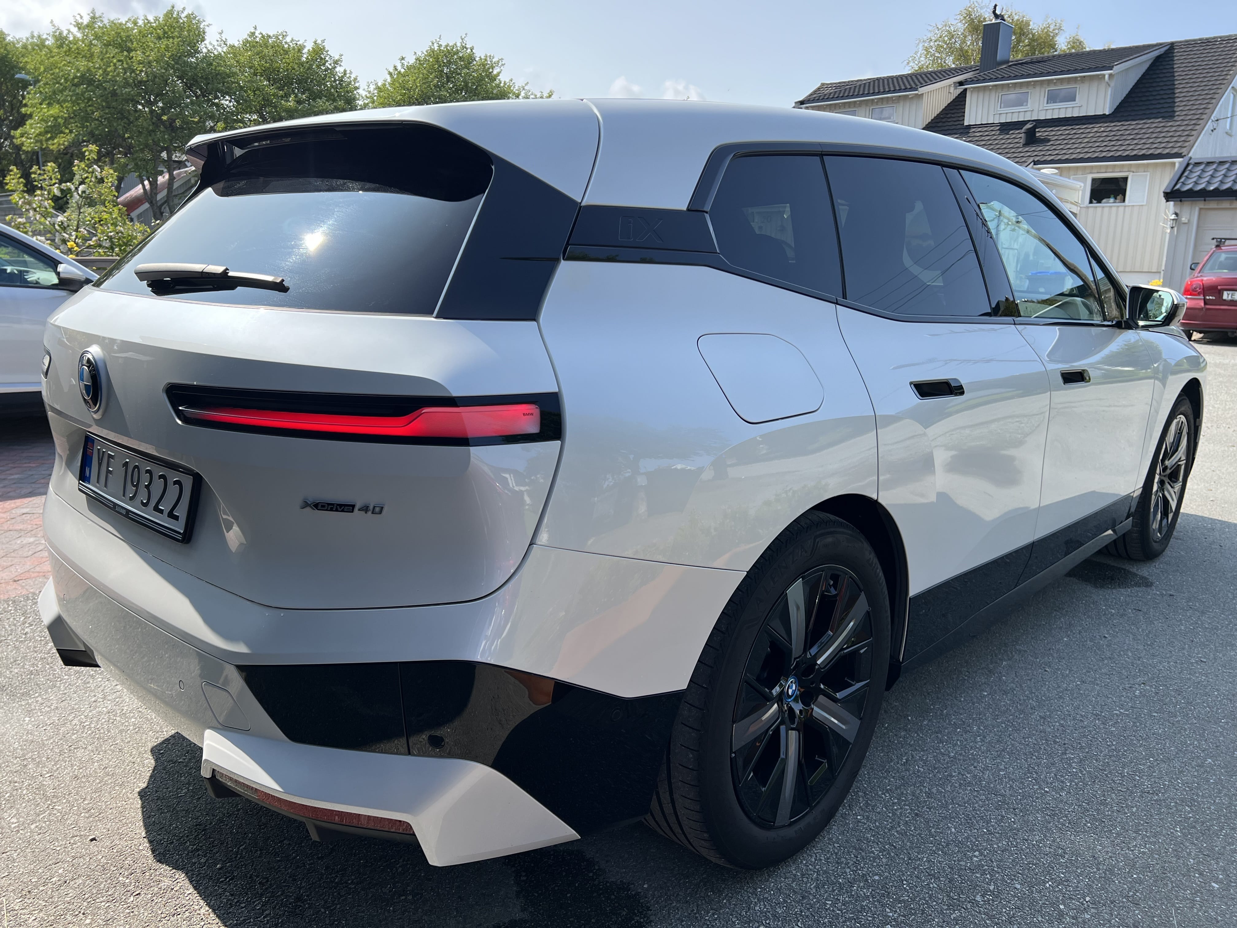 BMW iX xDrive40 med Babysete
