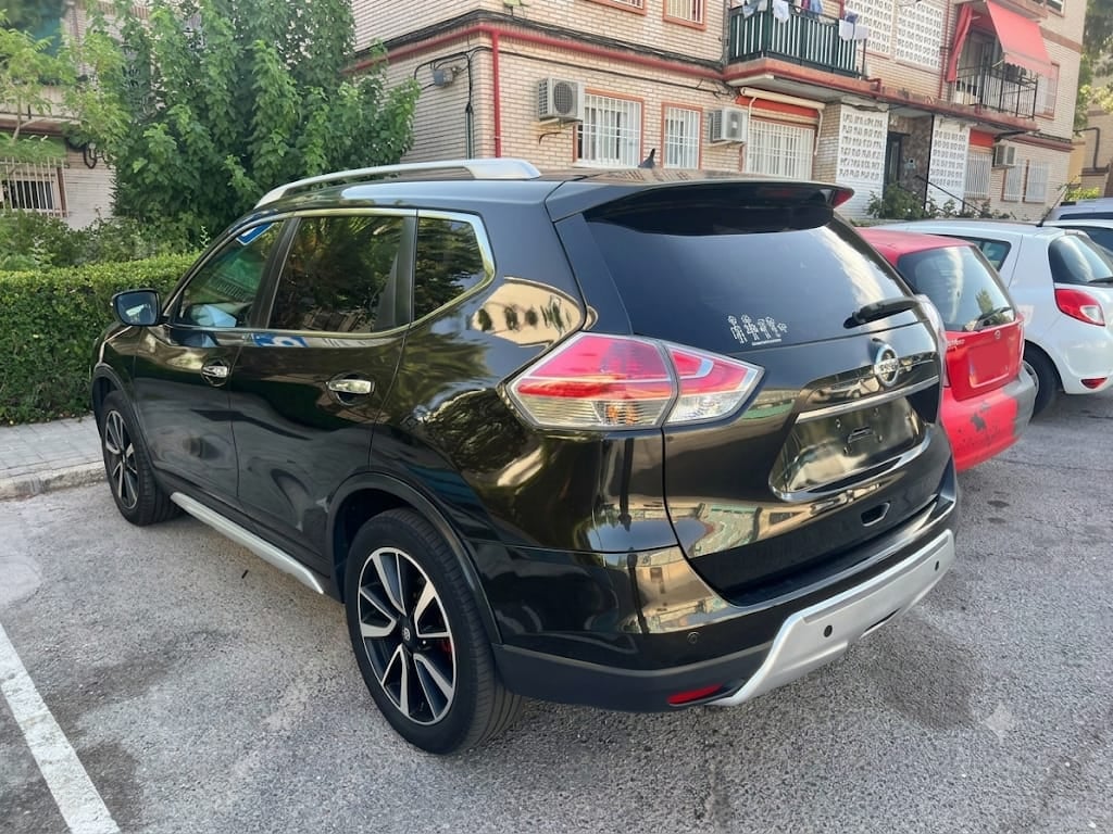 Nissan X-Trail with Air conditioning