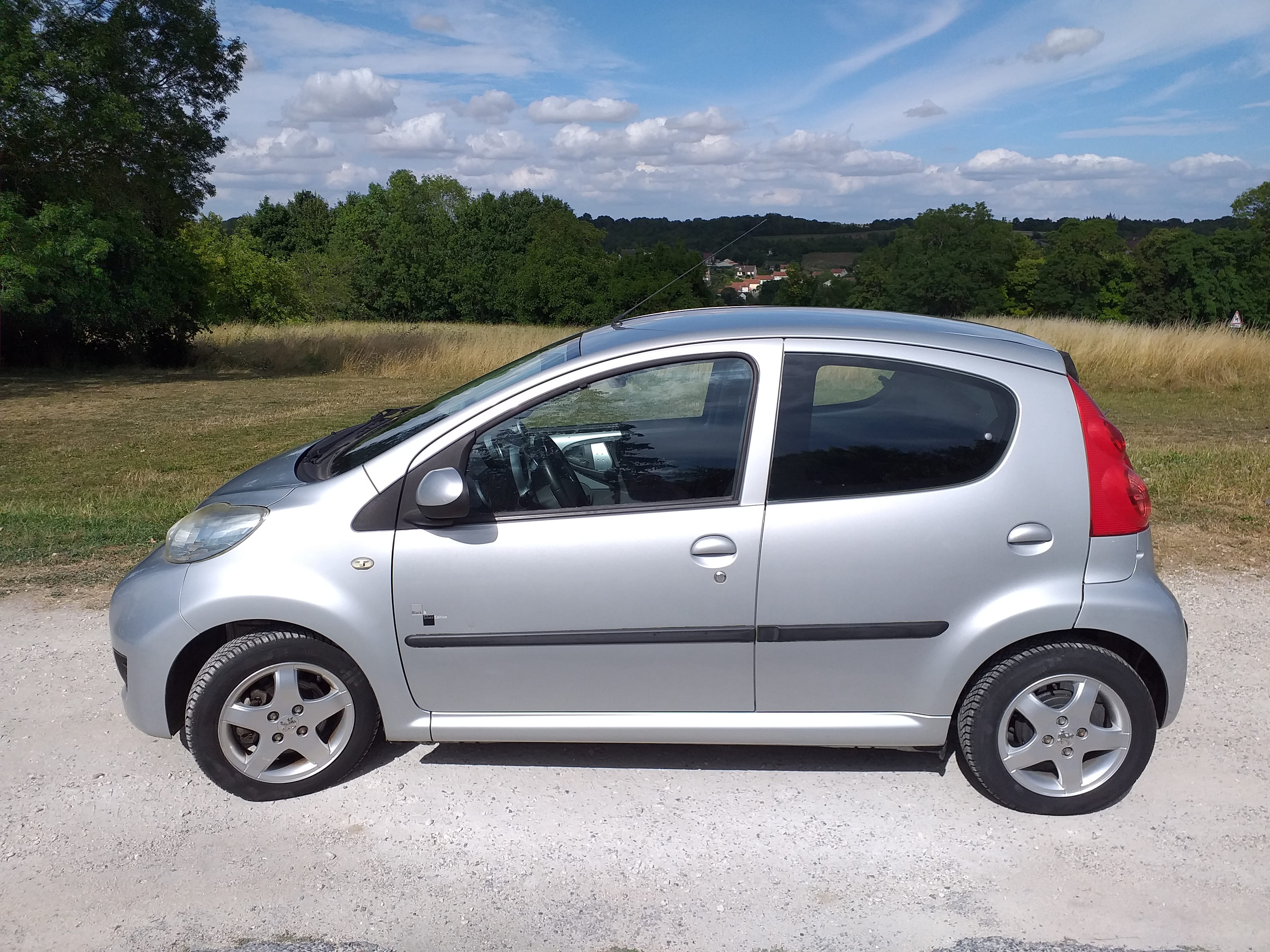 Peugeot 107 black and silver edition avec Climatisation