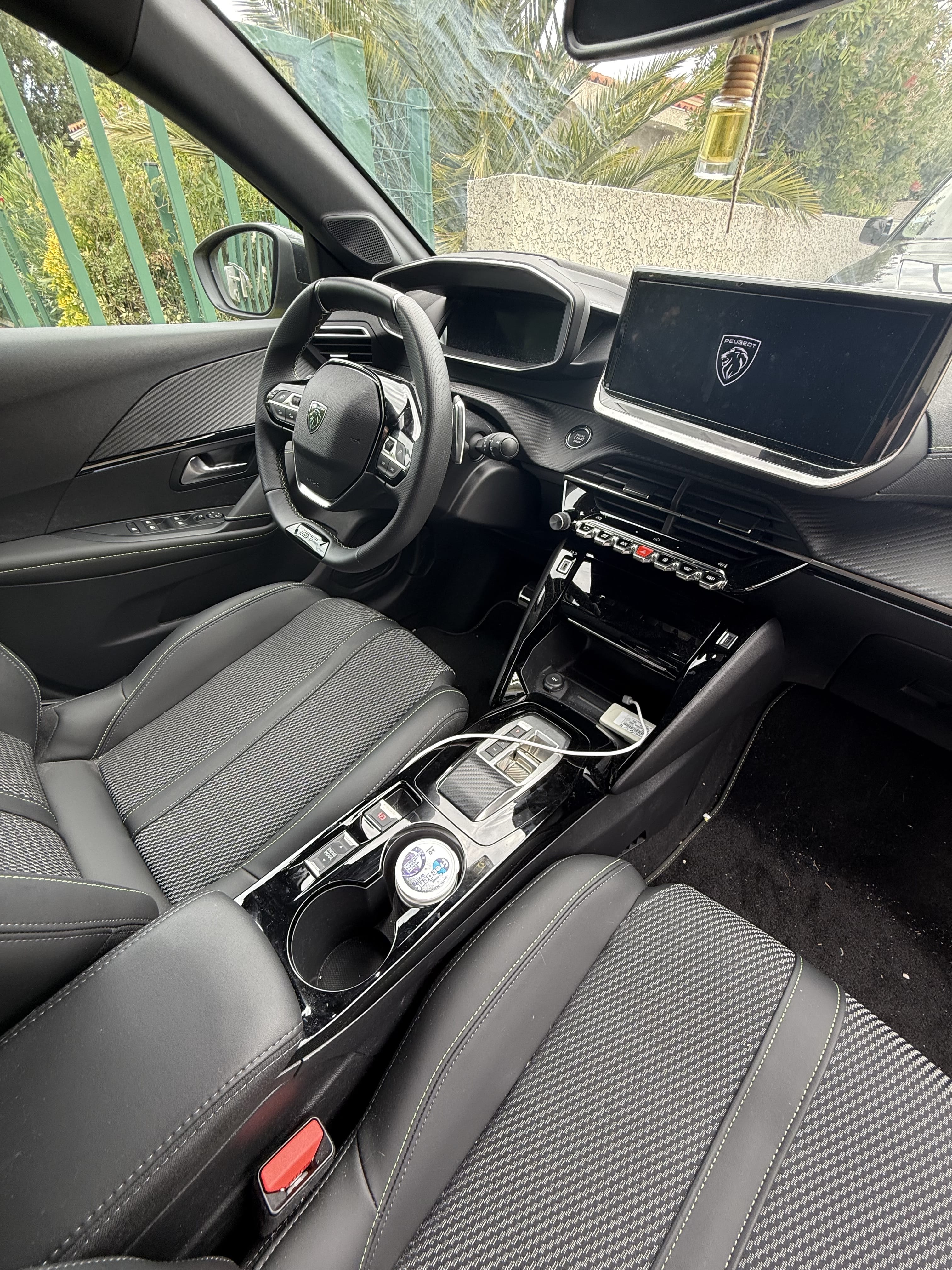 Peugeot 208 GT Line avec Entrée audio / iPod