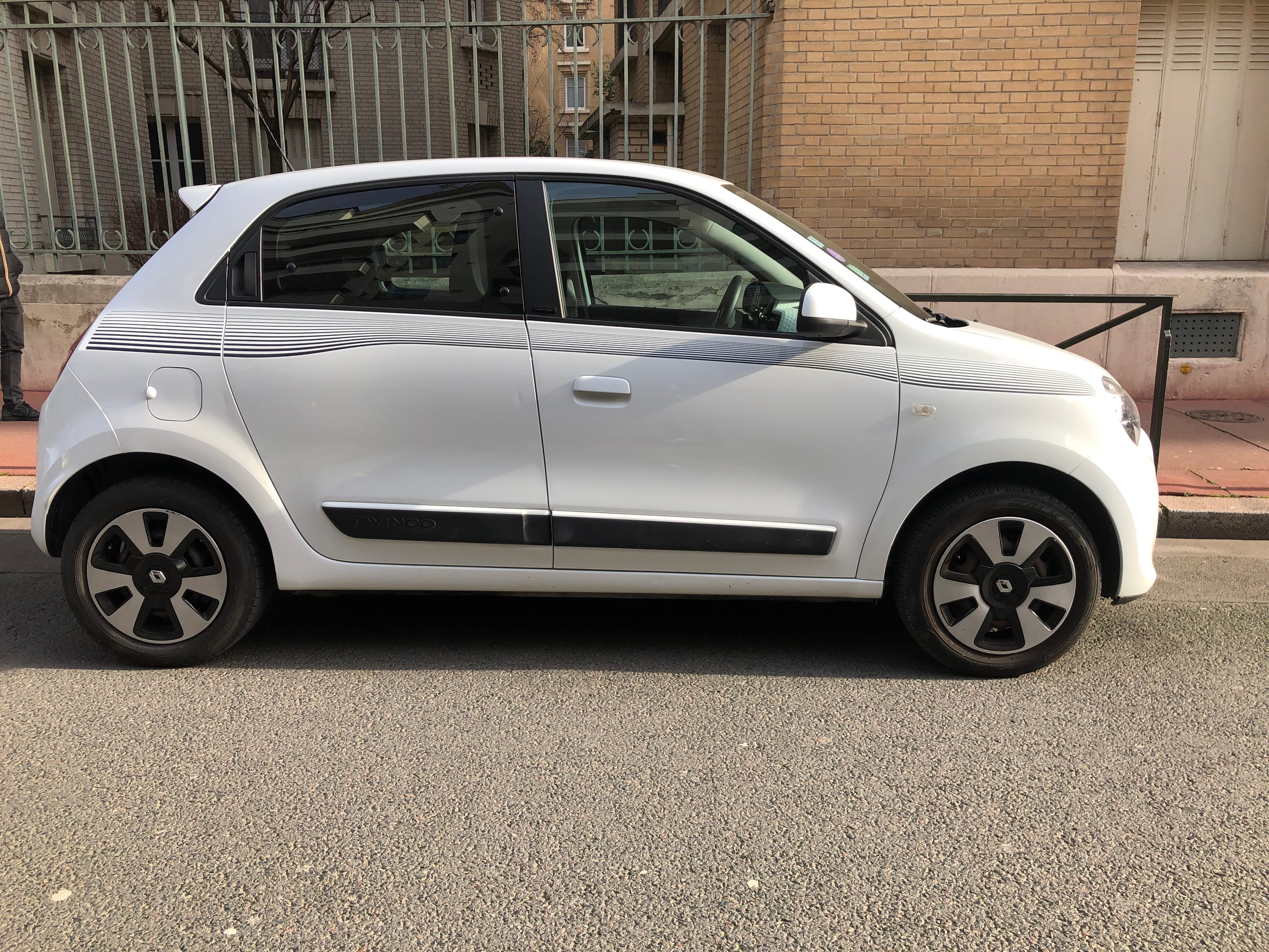 Renault Twingo III essence 98 avec Climatisation