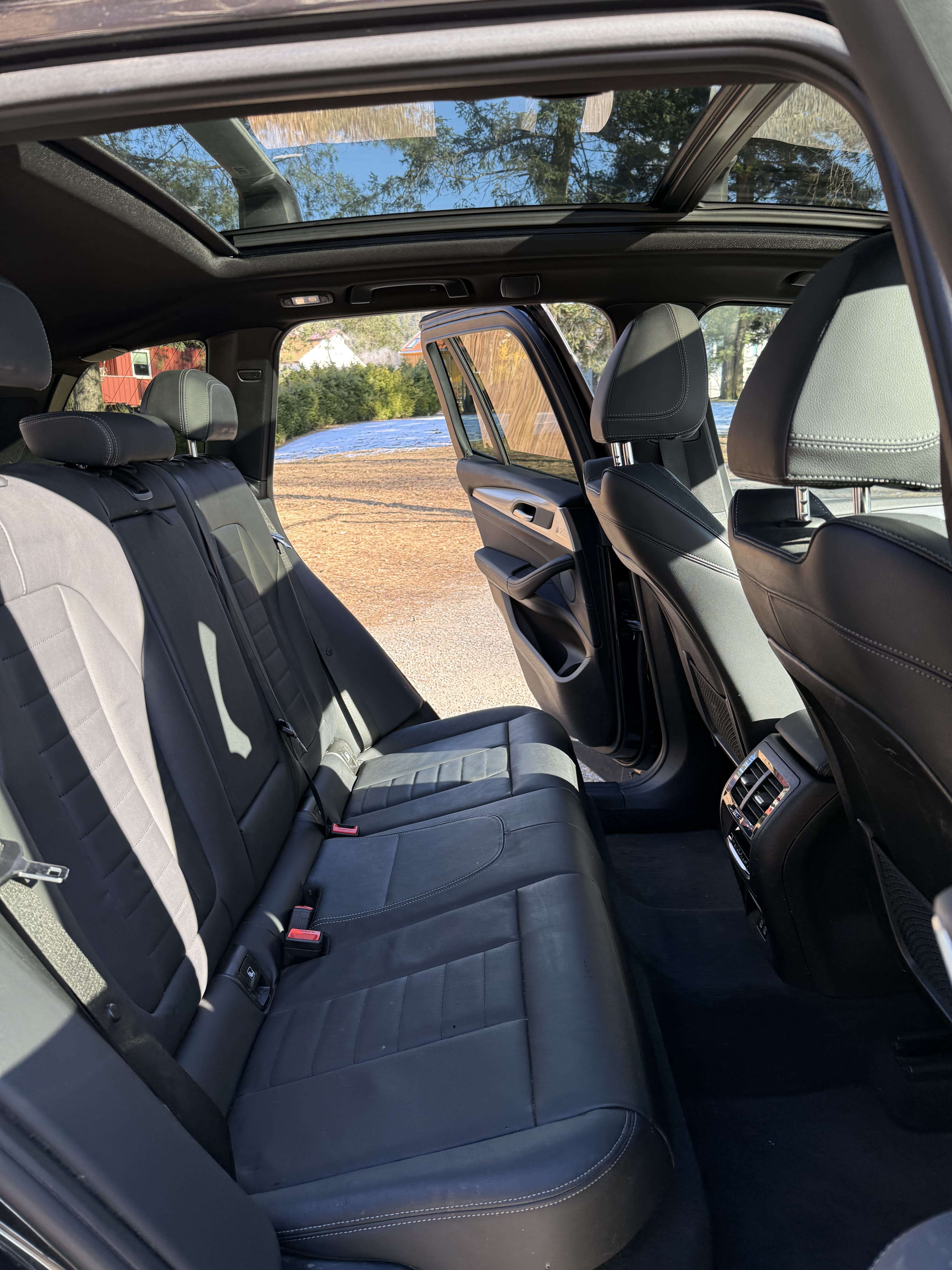 BMW X3 xDrive30e med Babysete