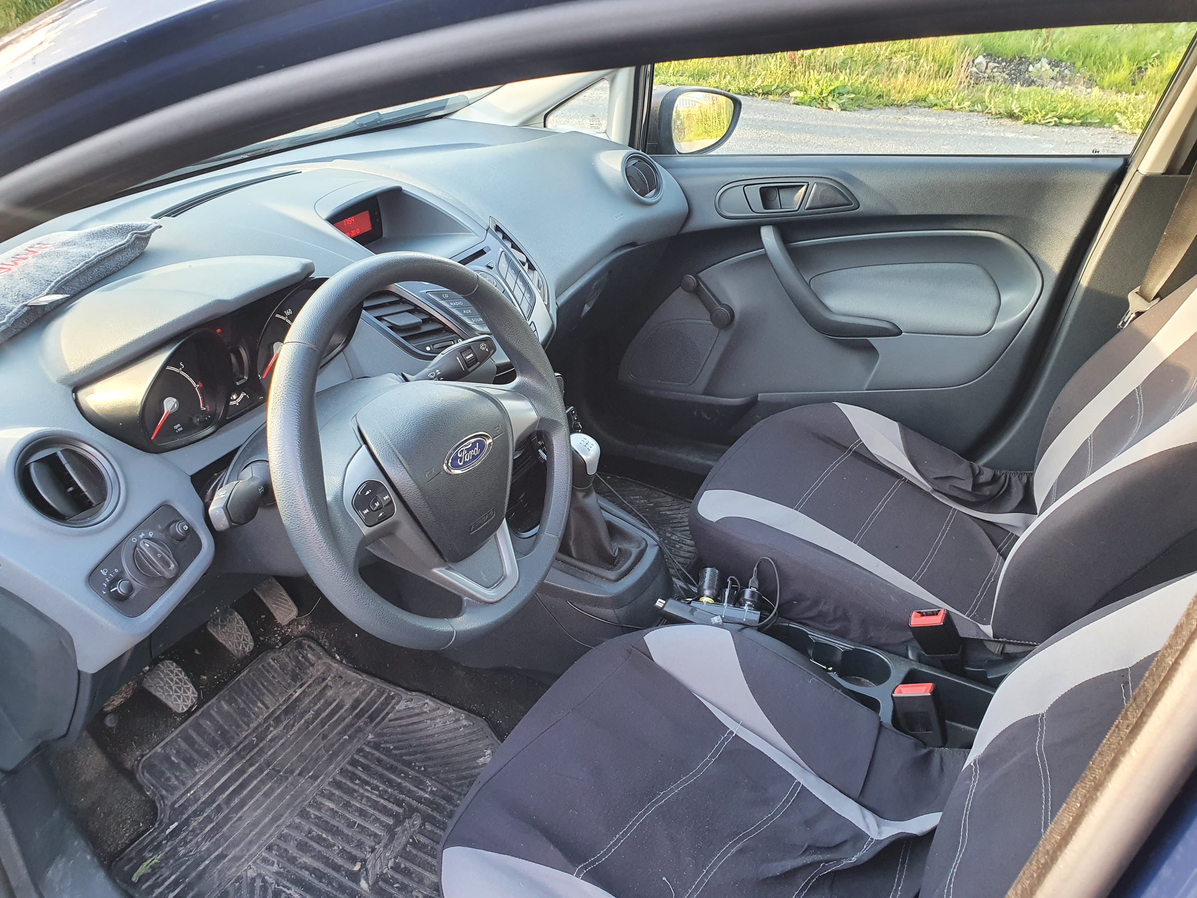Ford Fiesta 1.3i mit Winterreifen