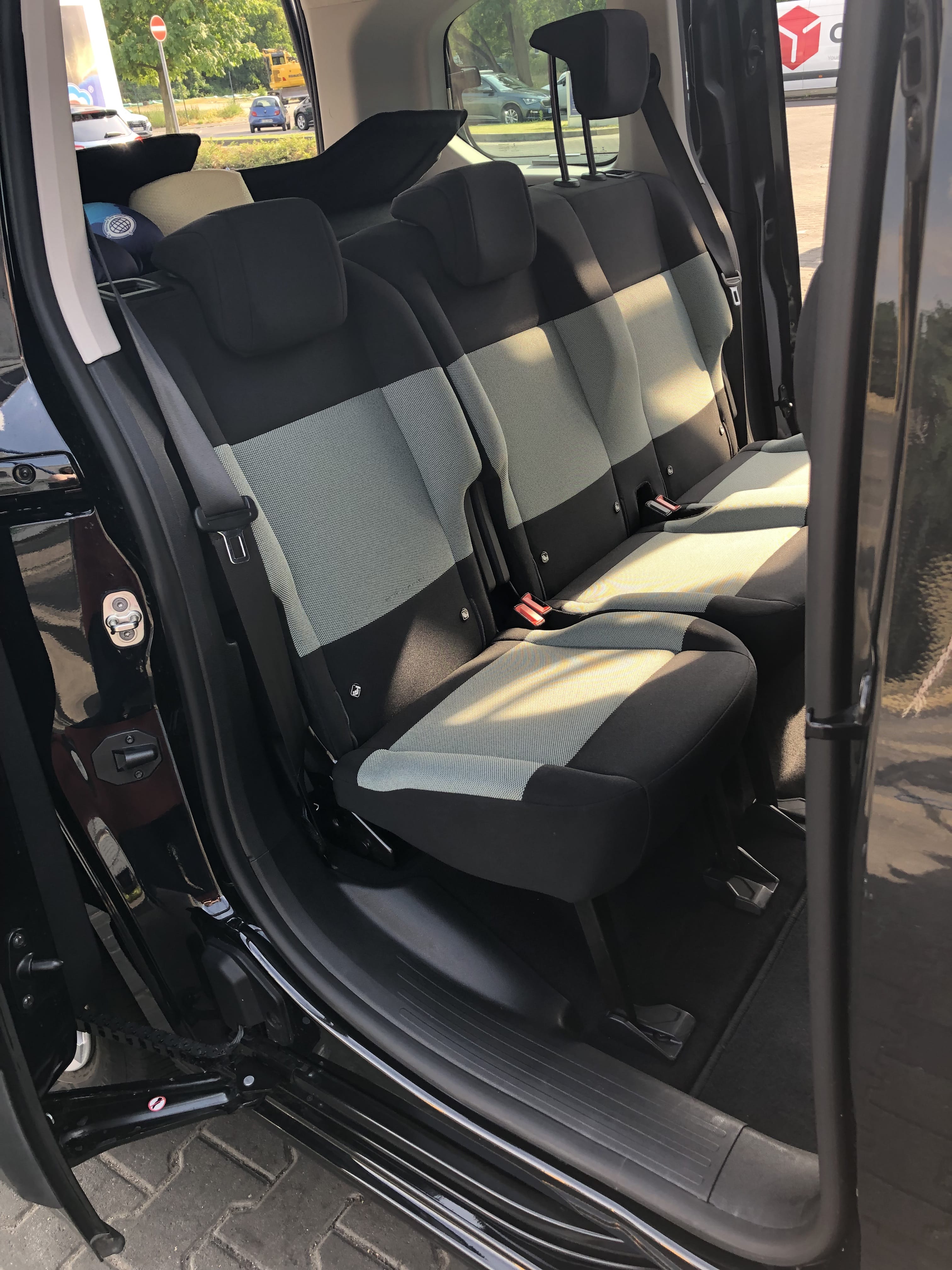 Citroen Berlingo mit Kindersitz