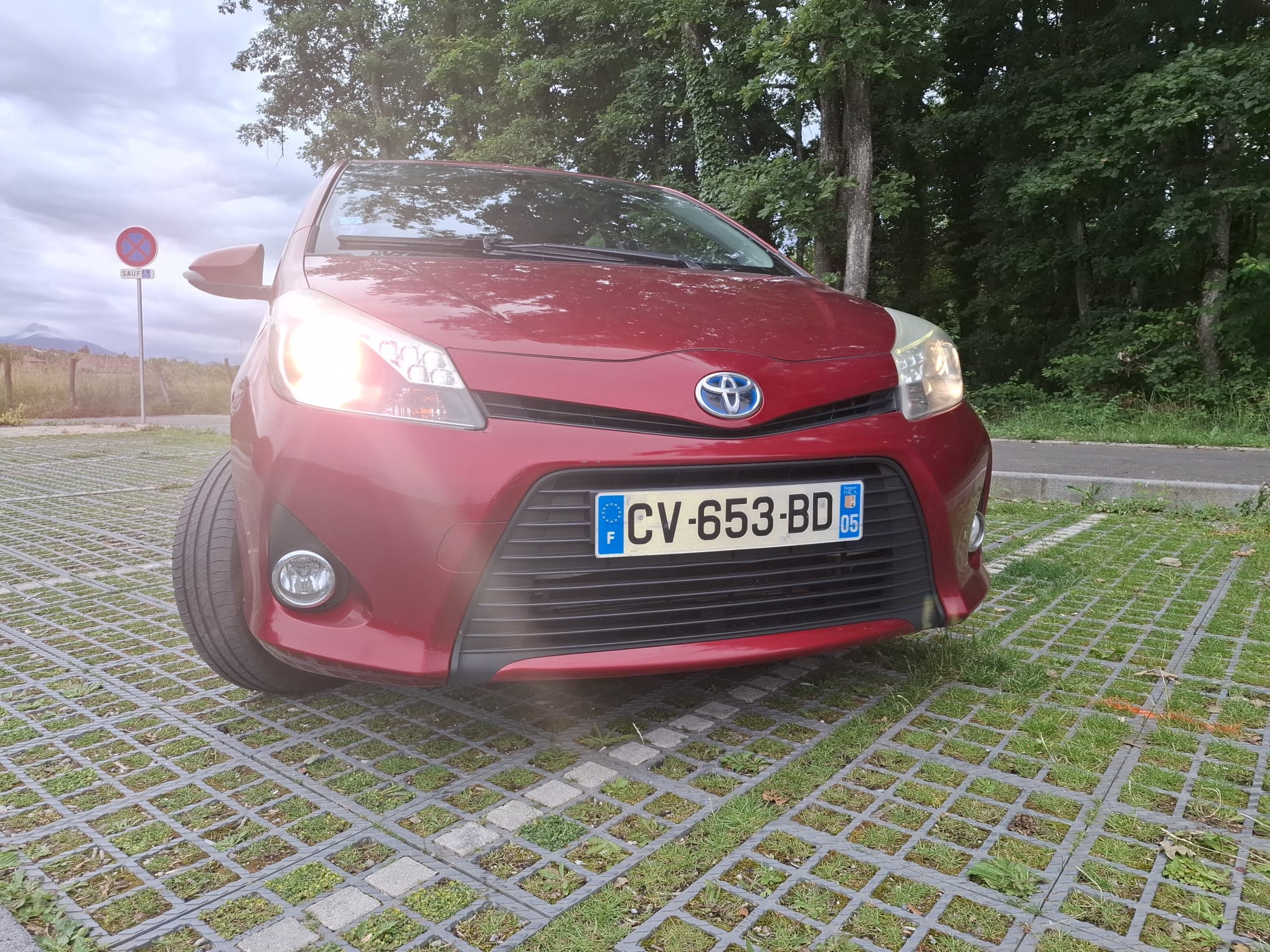 Toyota Yaris, 2013, Essence 95 / Électrique (hybride), automatique