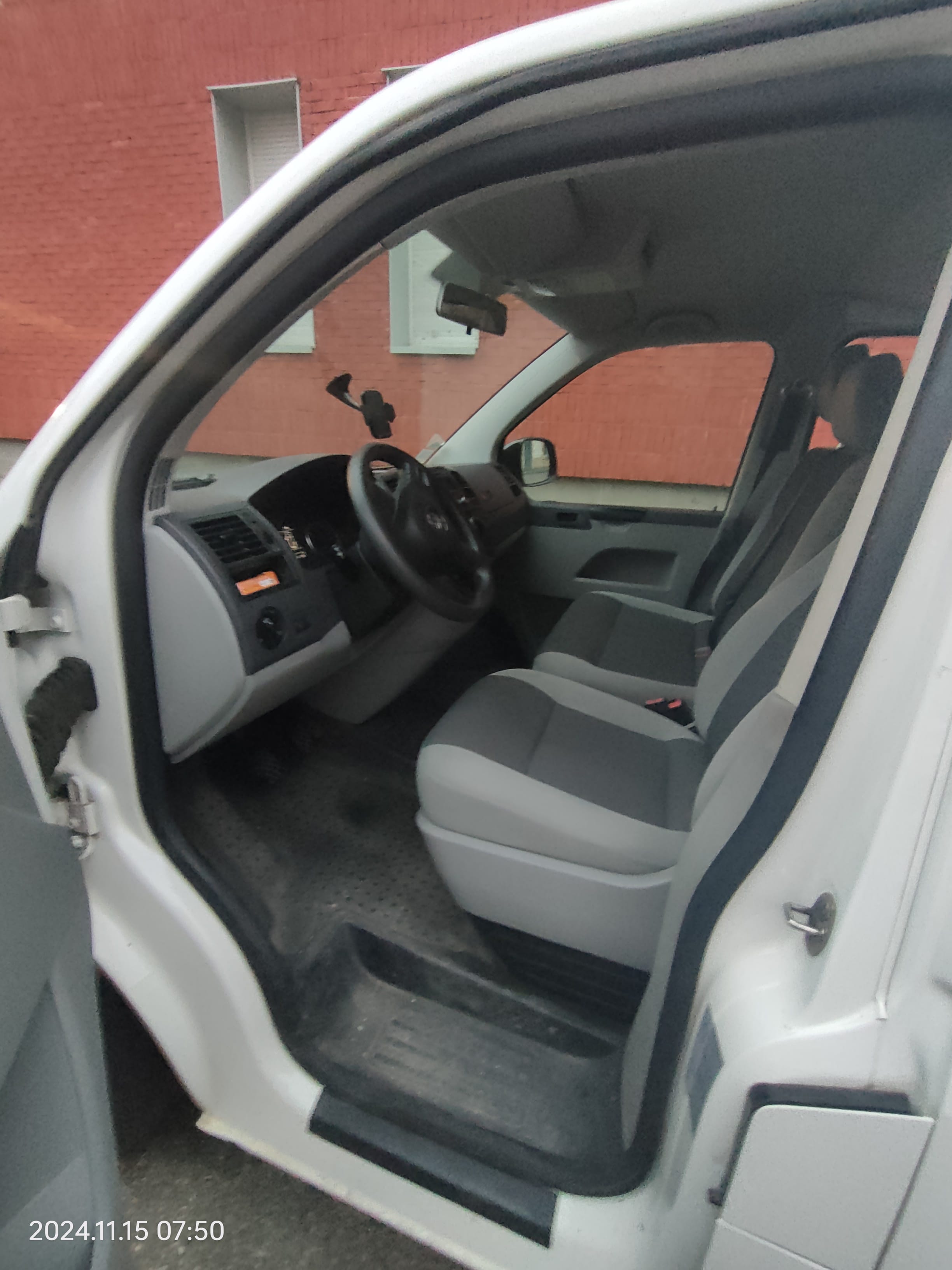 Volkswagen Transporter Combi pneu neige très grand coffre avec Pneus neige