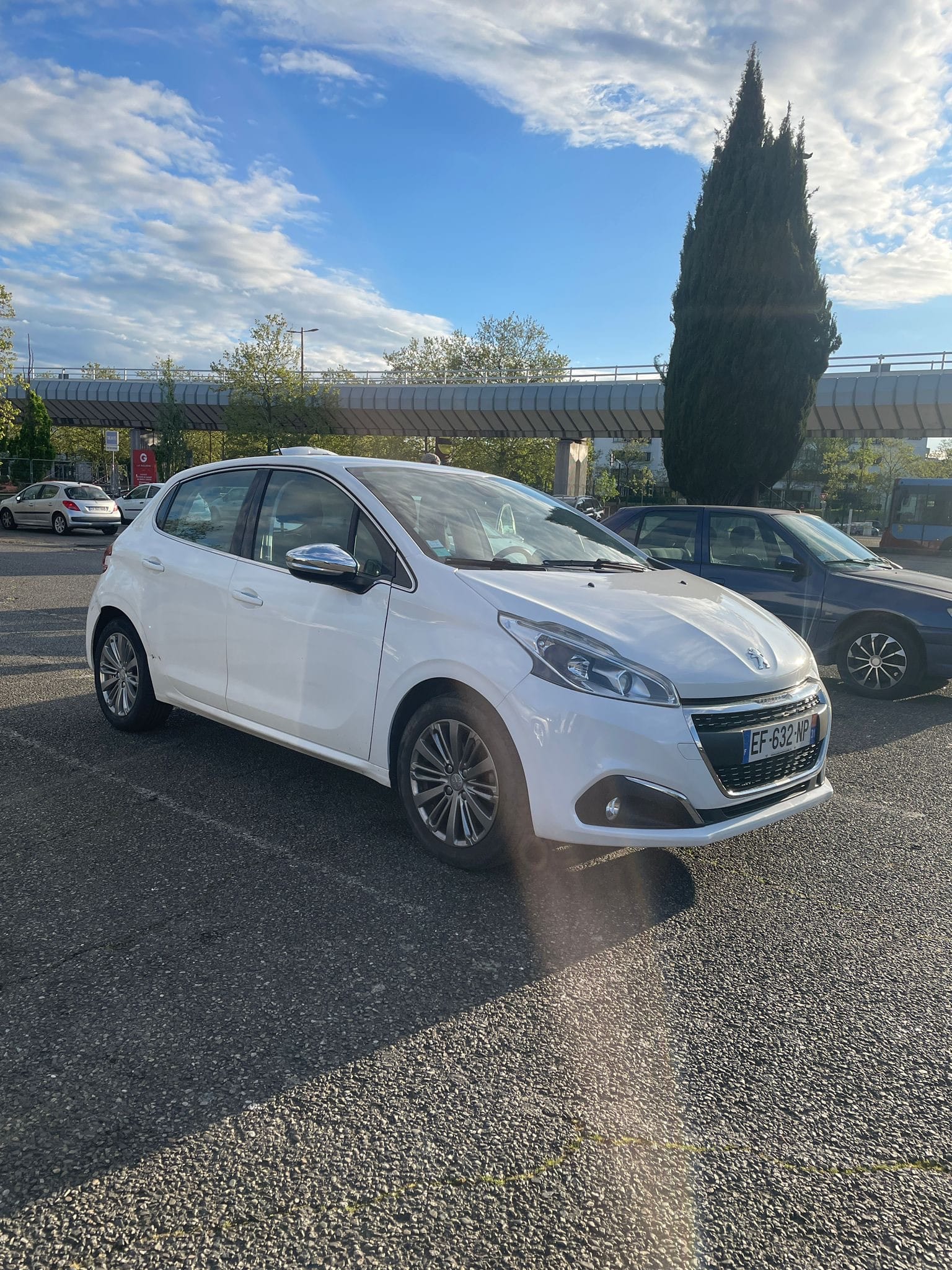 Peugeot 208 mit Rückfahrkamera