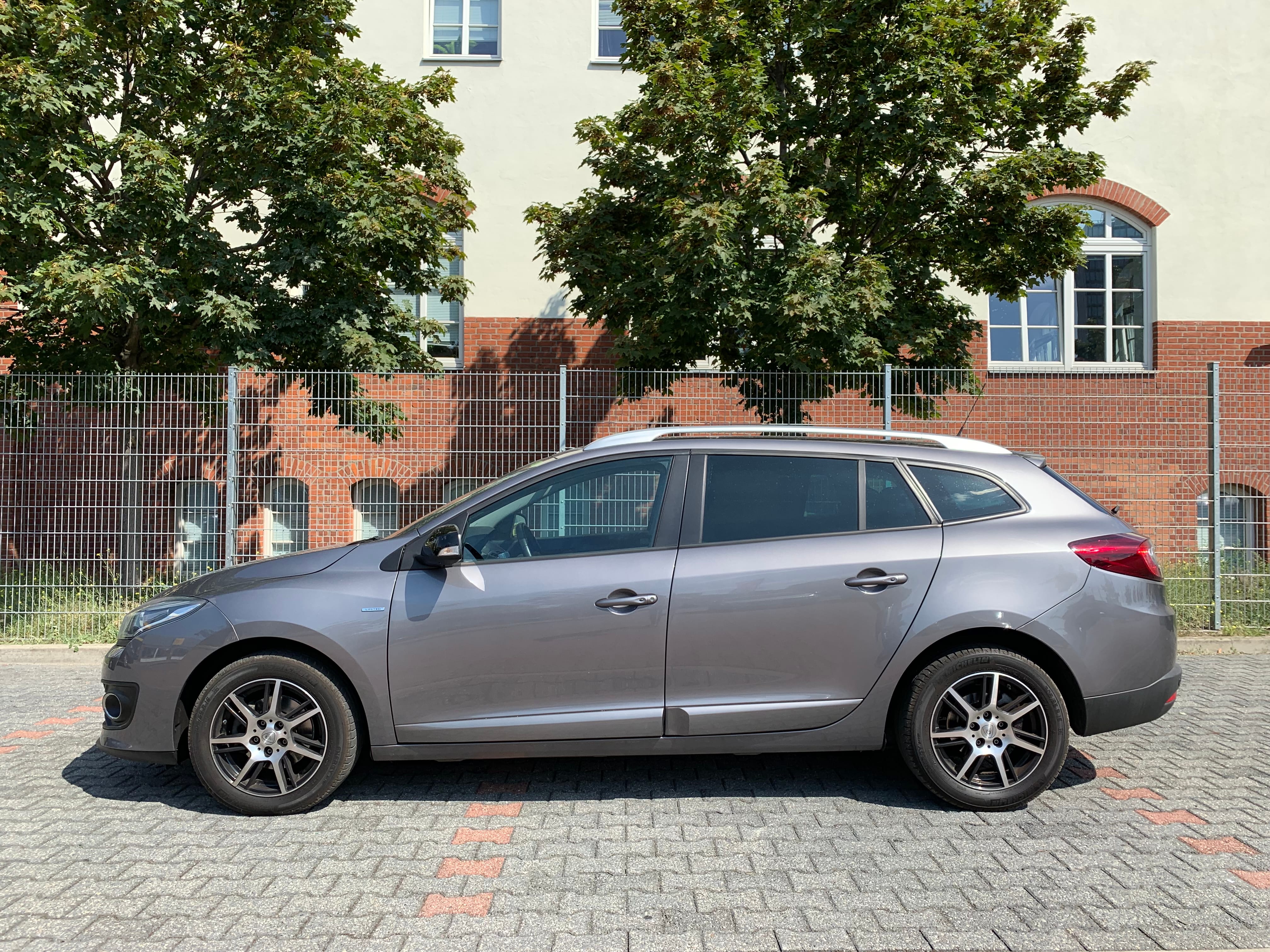 Renault Mégane Estate (Kombi) mit Vollausstattung und Navi mit Klimaanlage