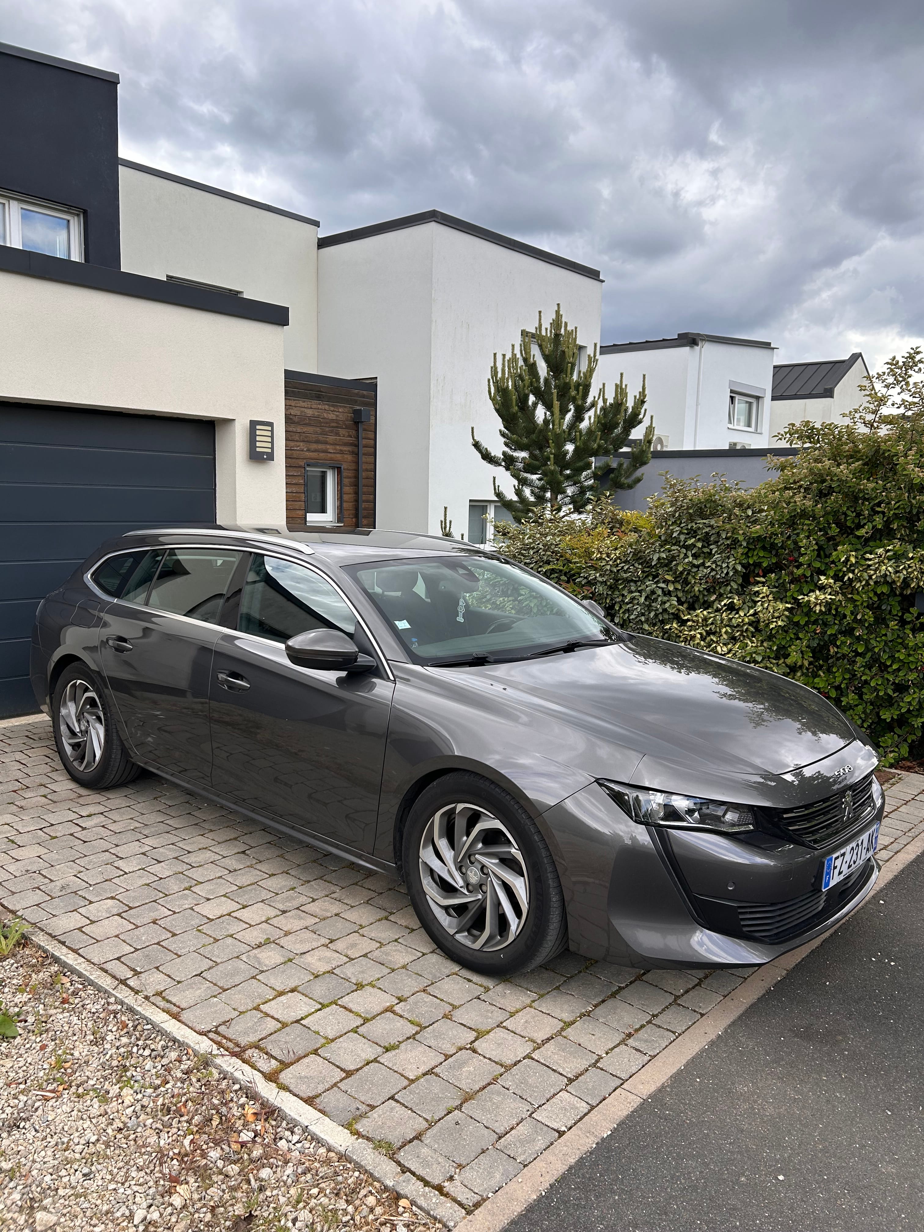 Peugeot 508 SW avec Apple CarPlay