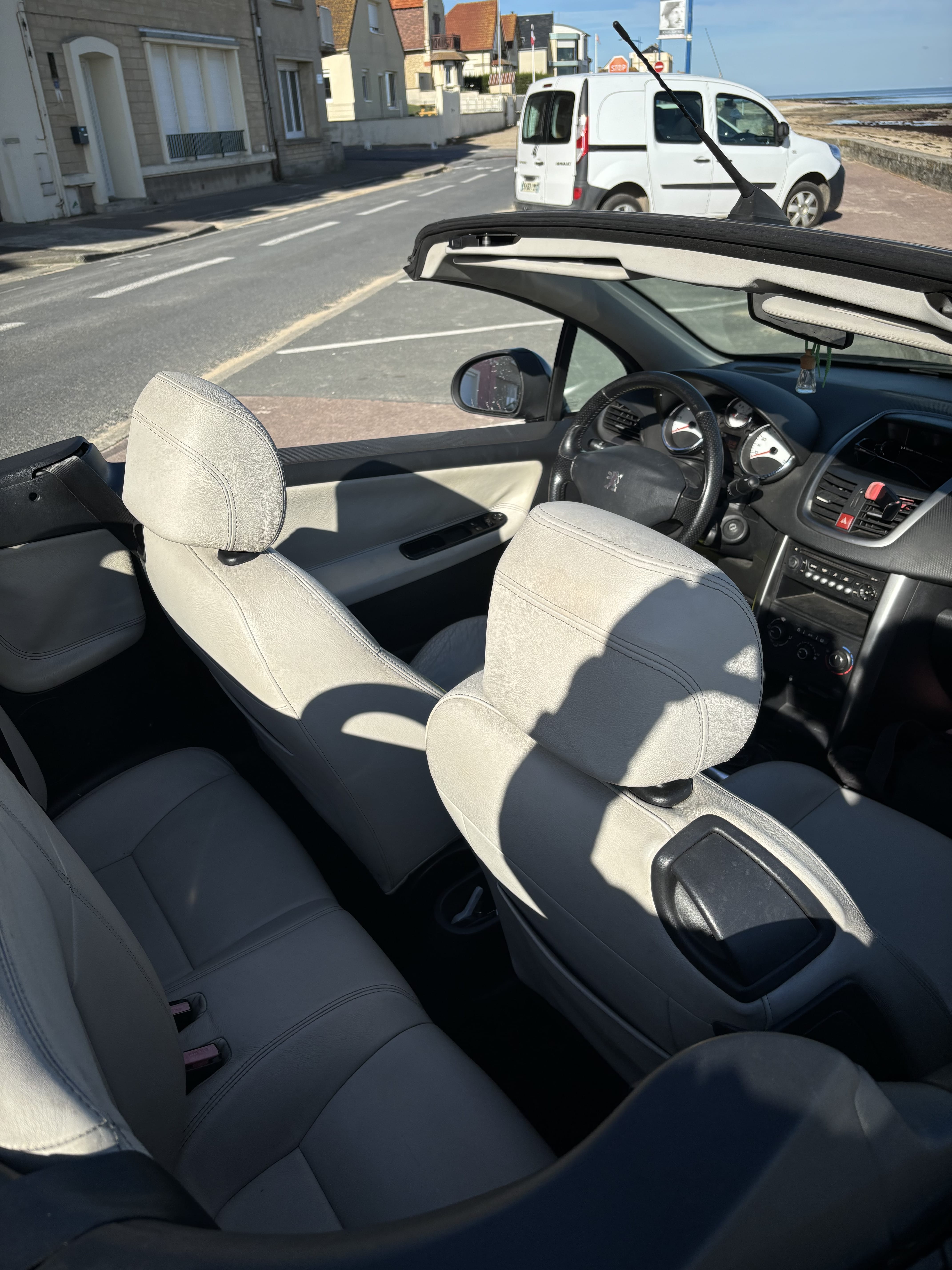 Peugeot 207 CC avec Entrée audio / iPod