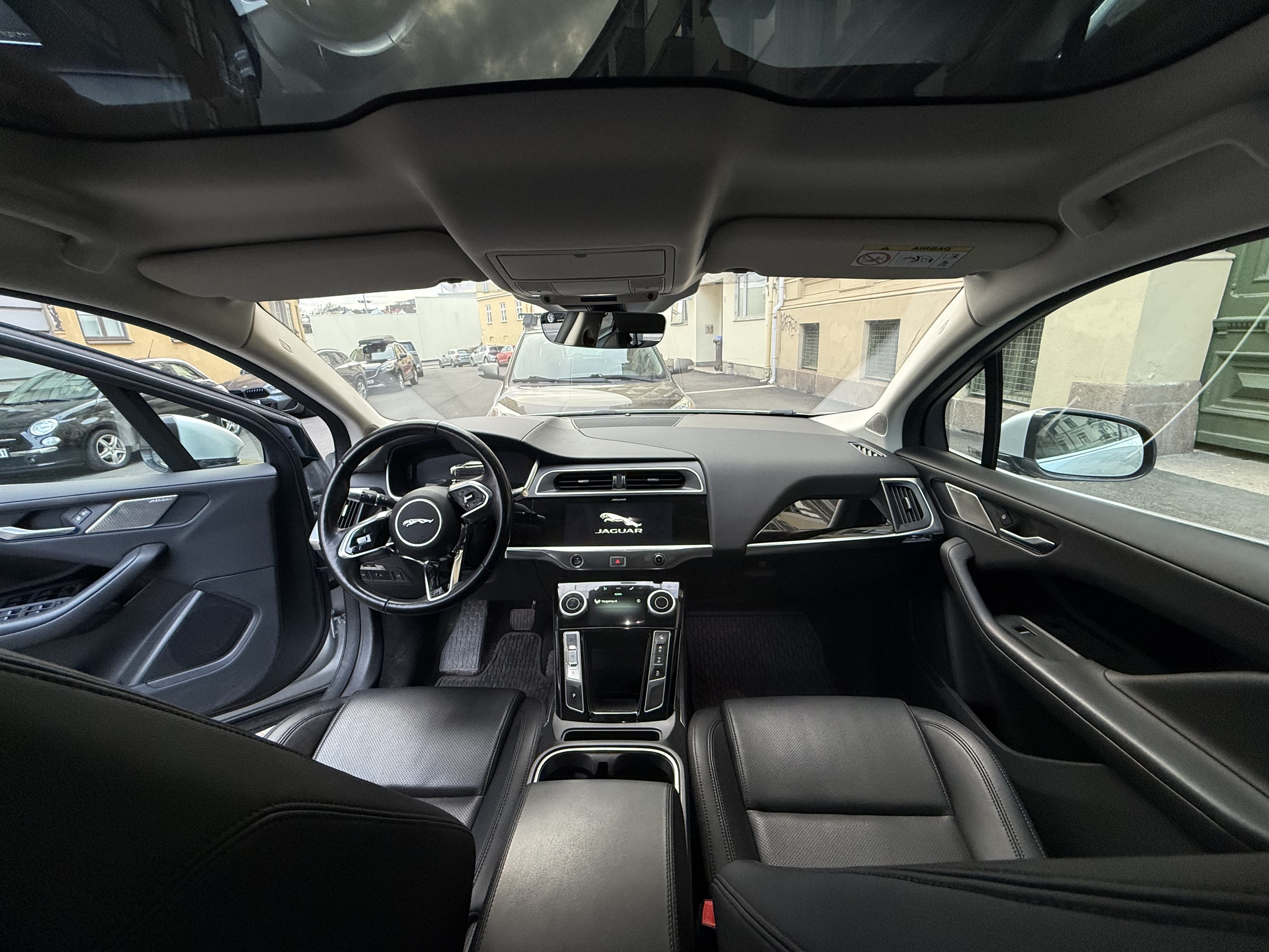 Jaguar I-pace with GPS