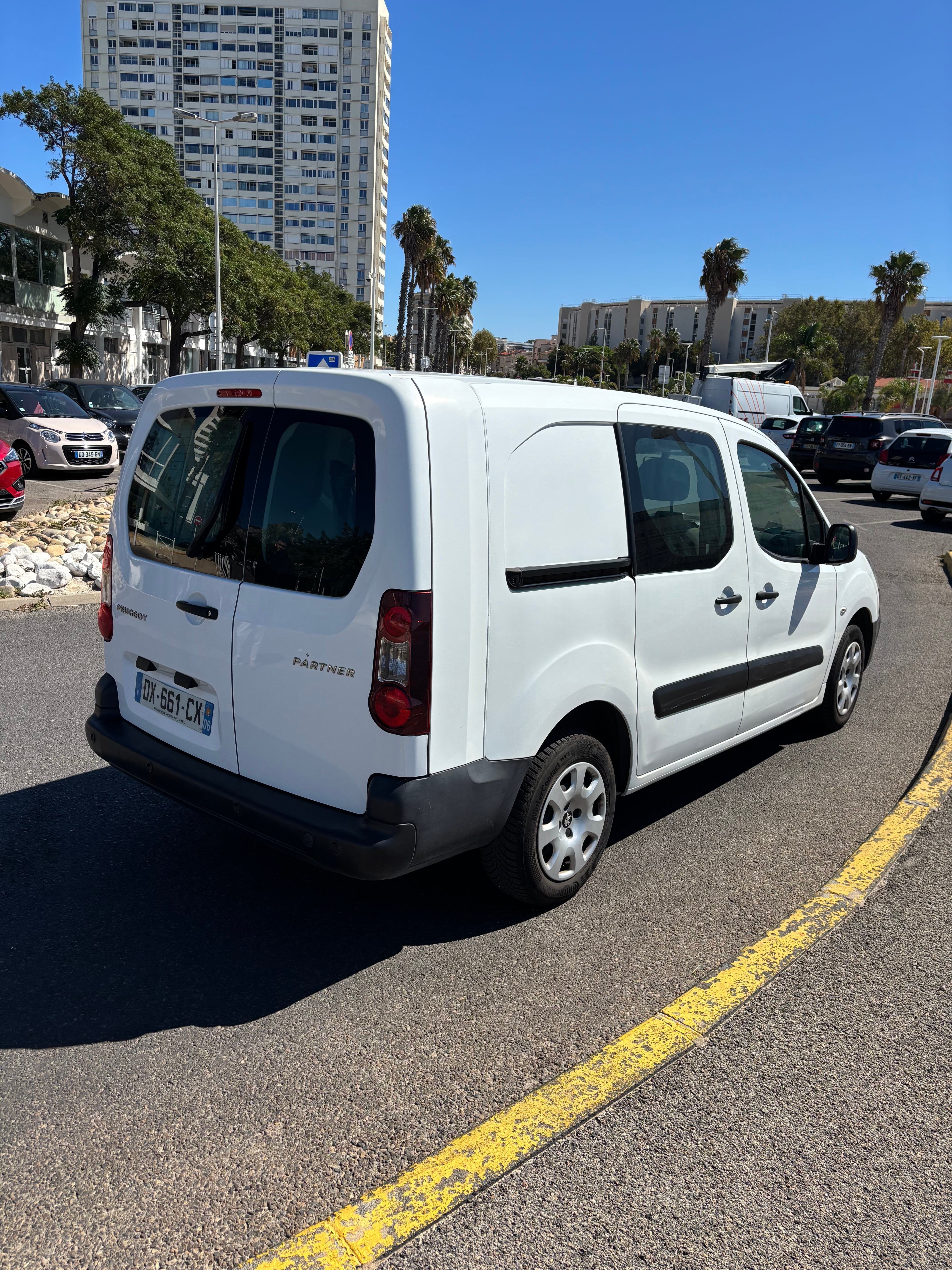 Peugeot Partner Double Cabine avec GPS