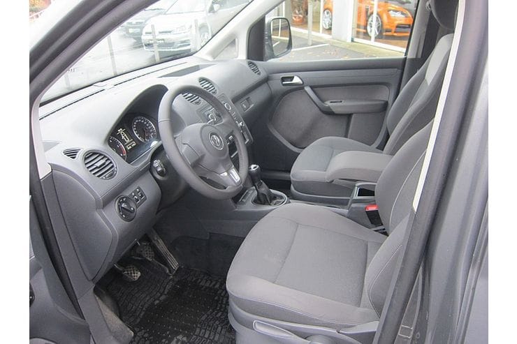 Volkswagen Caddy mit Kindersitz