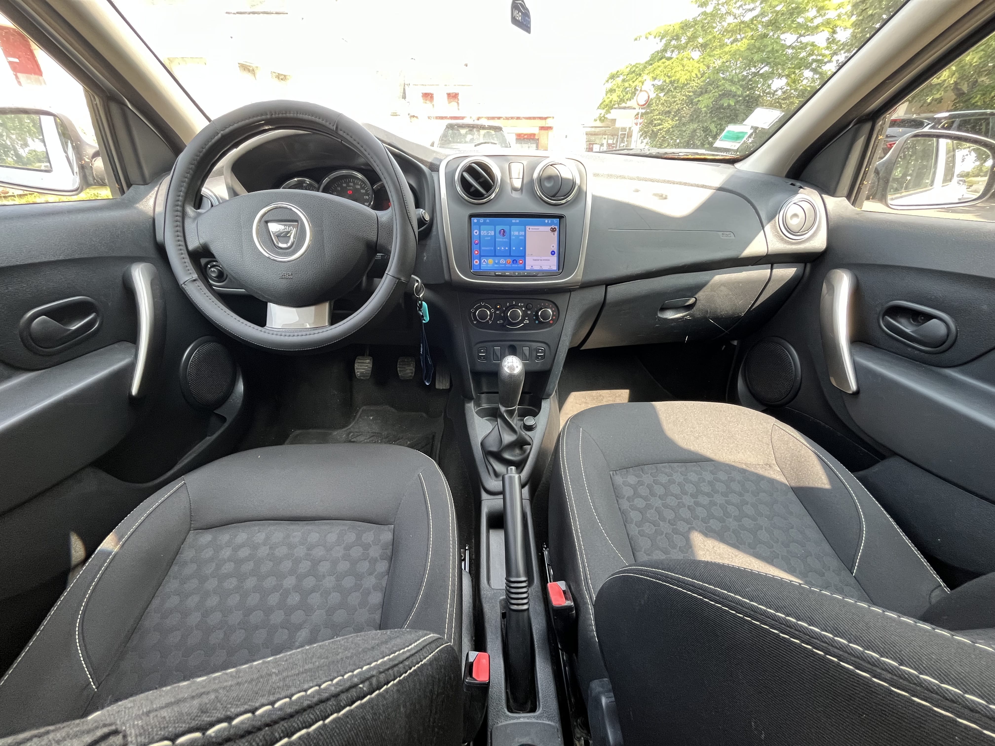 Dacia Sandero Essential 1.2L Essence et SuperEthanol E85 - climatisation - Apple CarPlay et Android Auto avec Apple CarPlay