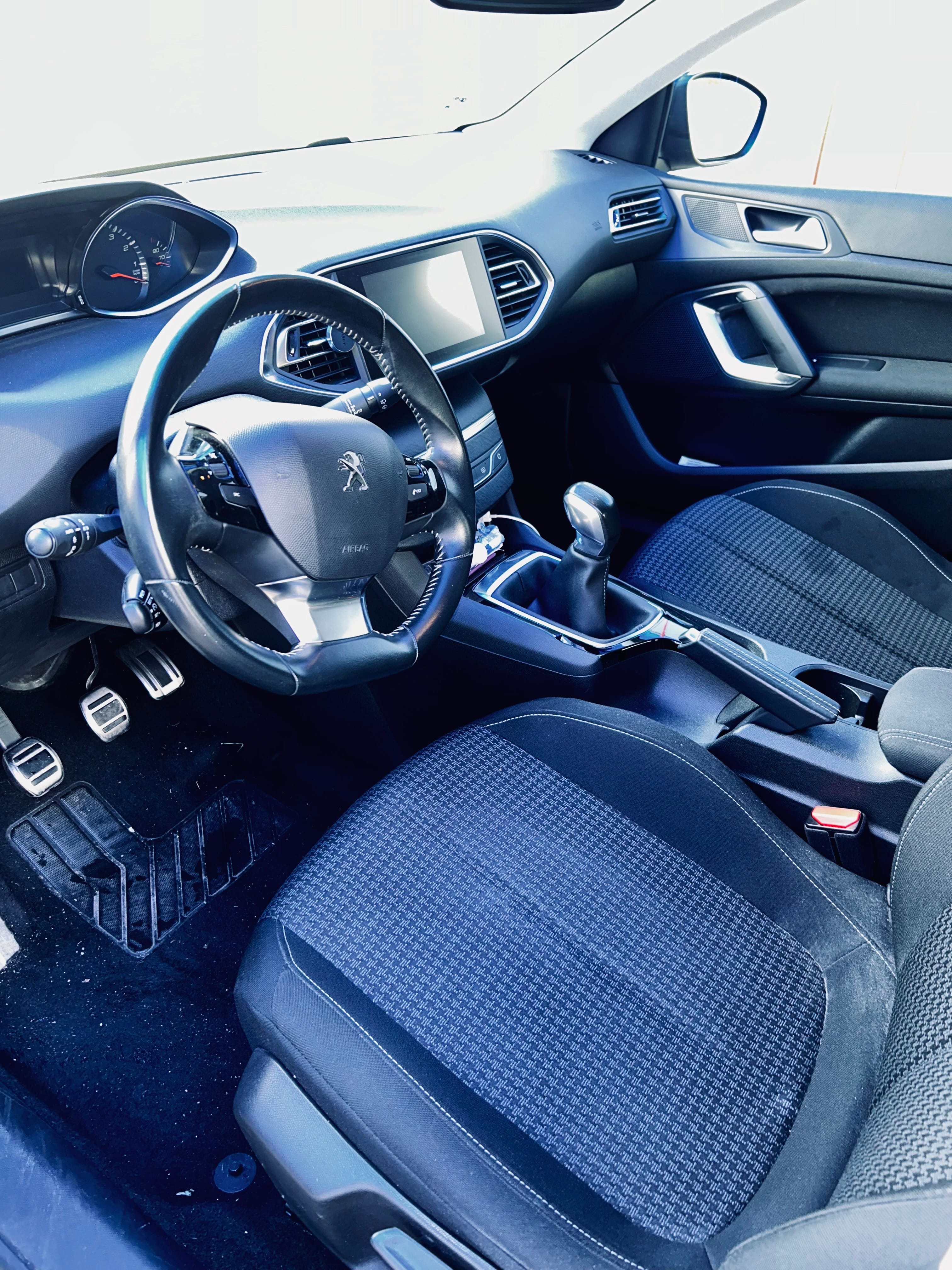 Peugeot 308 avec GPS