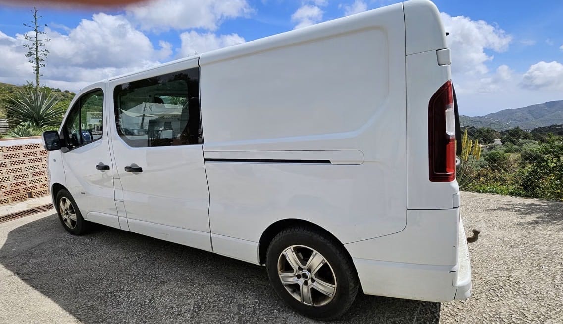 Opel Vivaro med Ryggekamera