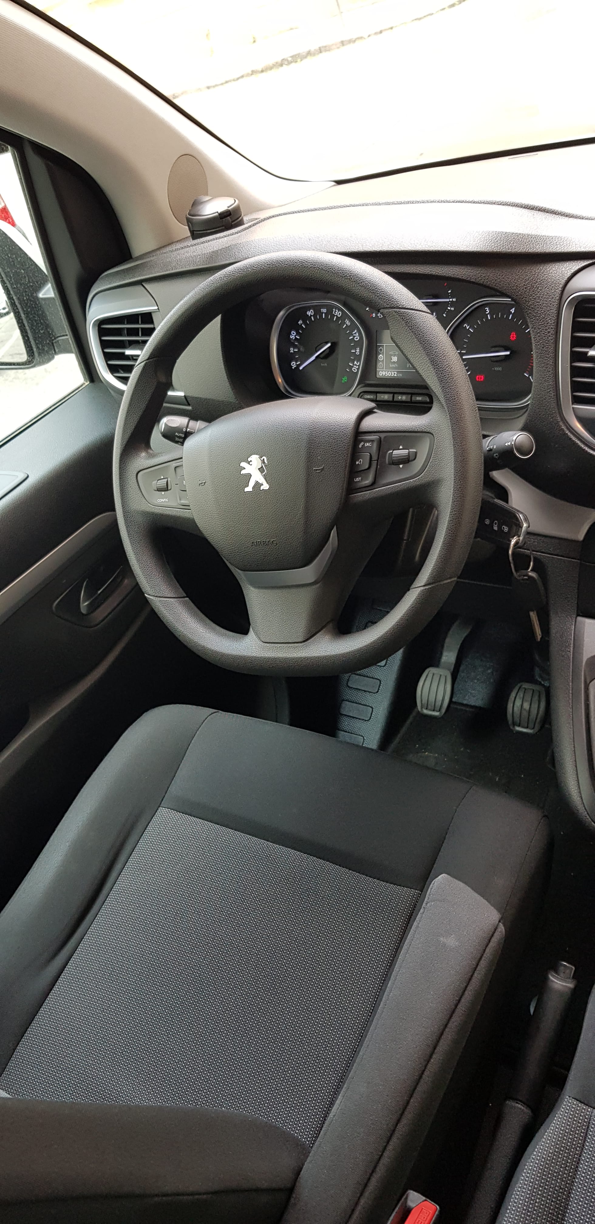 Peugeot Traveller EXPERT TRAVELLER 9 seats with Cruise control