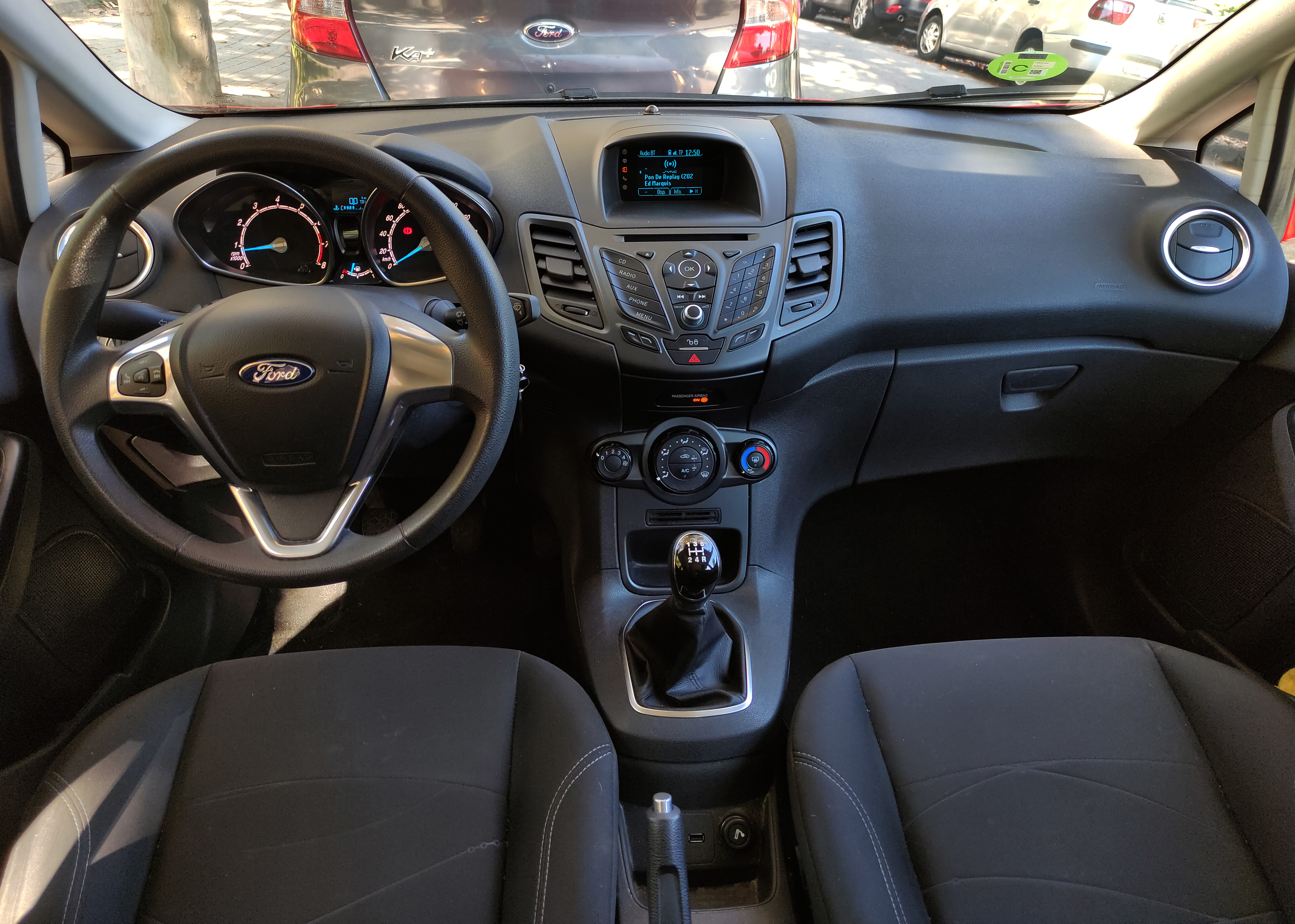 Ford Fiesta Red Intense con Entrada de Audio/iPod
