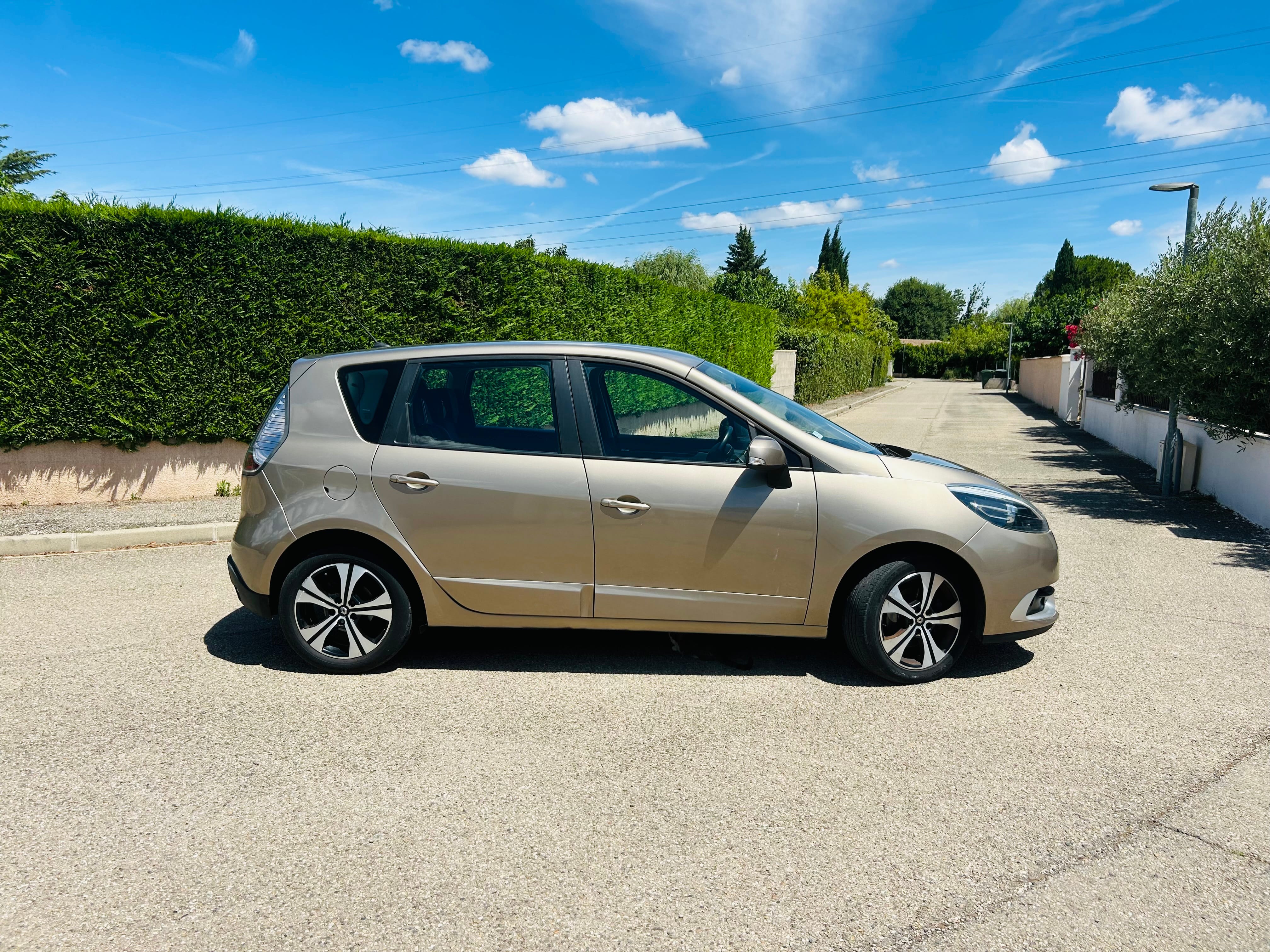 Renault Scenic with Air conditioning