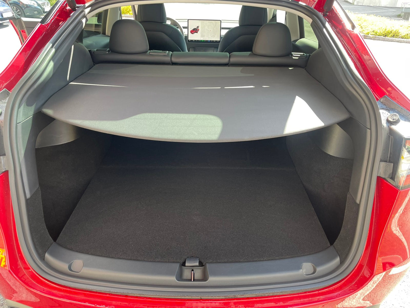 Tesla Model Y - keyless med Tesla-app med Firehjulstrekk