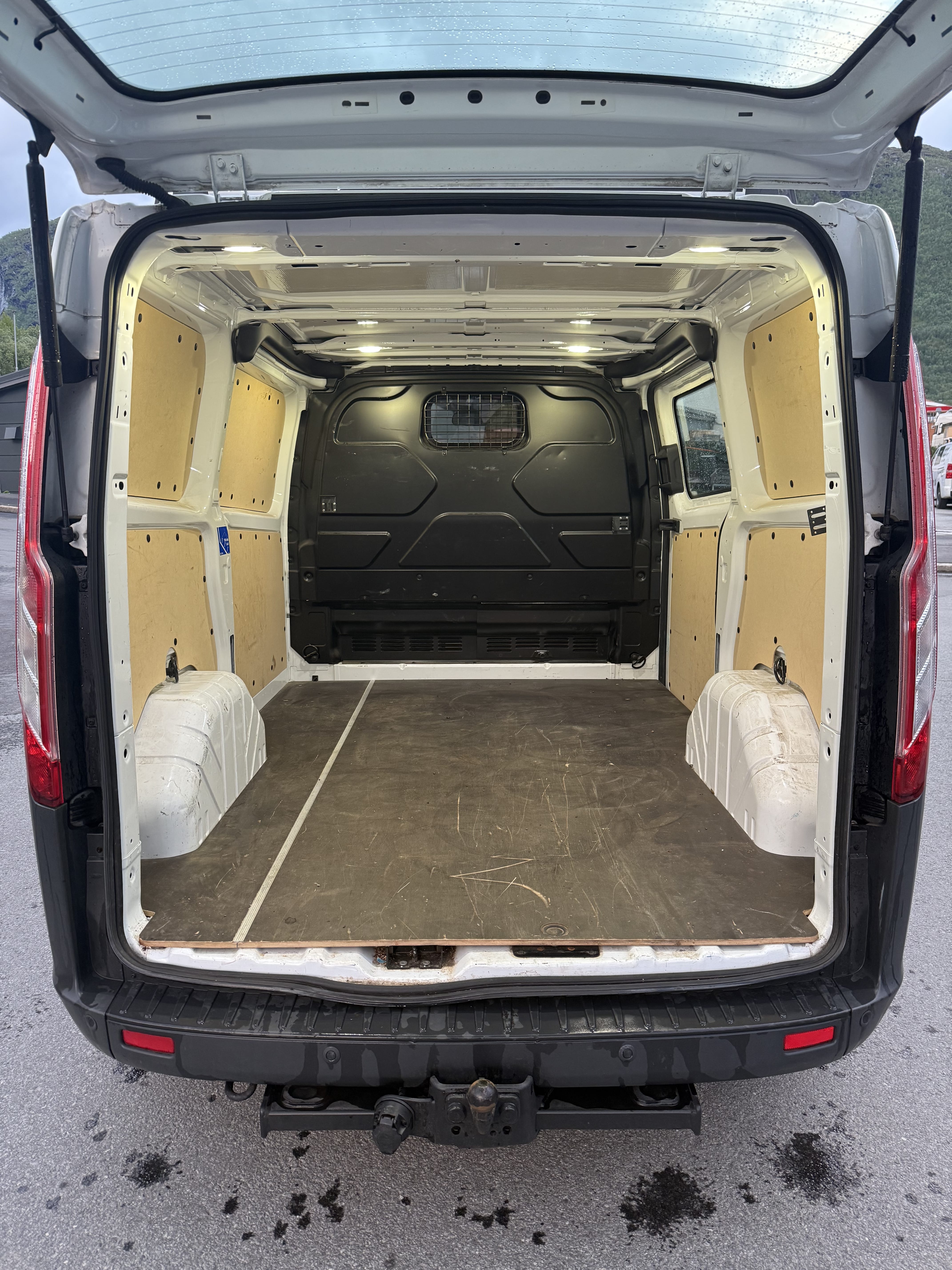 Ford Transit Custom Varebil med Tilhengerfeste