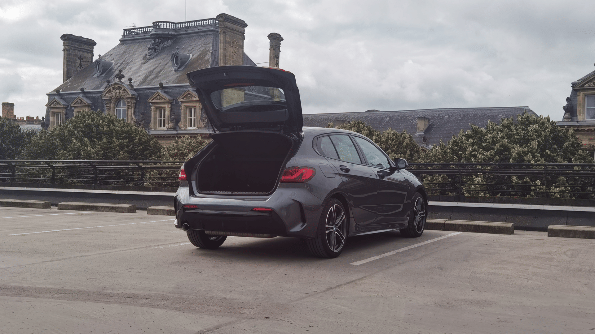 BMW Série 1 M Sport GRIS AUTO | Hybride 4L/100 | GARE ST-JEAN (750m) avec Chaines