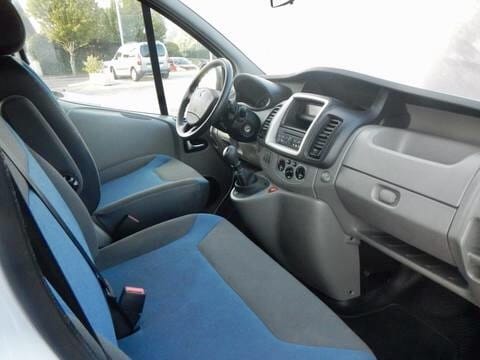 Renault Trafic Passenger  Louez le Renault Trafic 9 places – Confort, Espace et Économie pour Vos Déplacements !