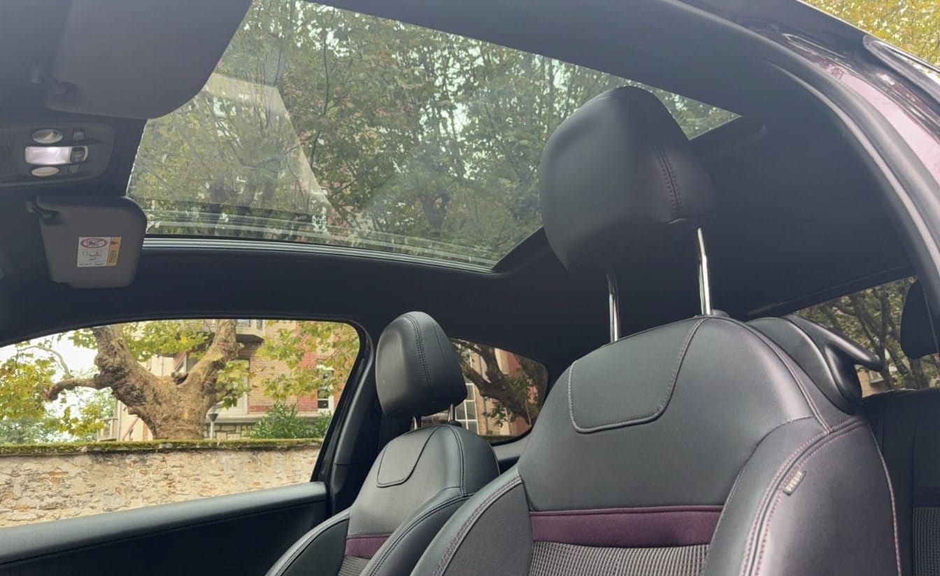 Peugeot 208 avec GPS
