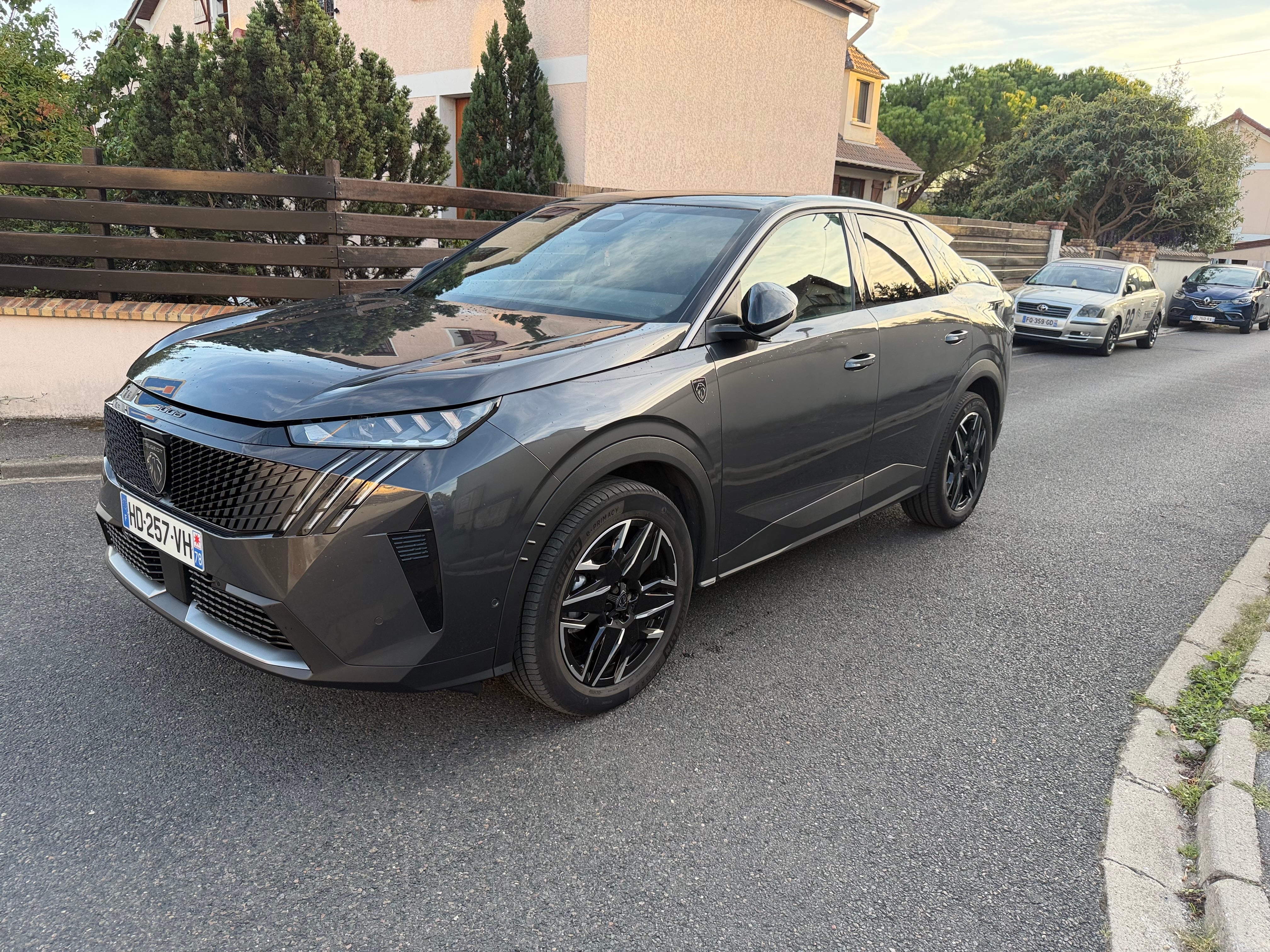 Peugeot 3008, 2025, Essence 95 / Électrique (hybride), automatique