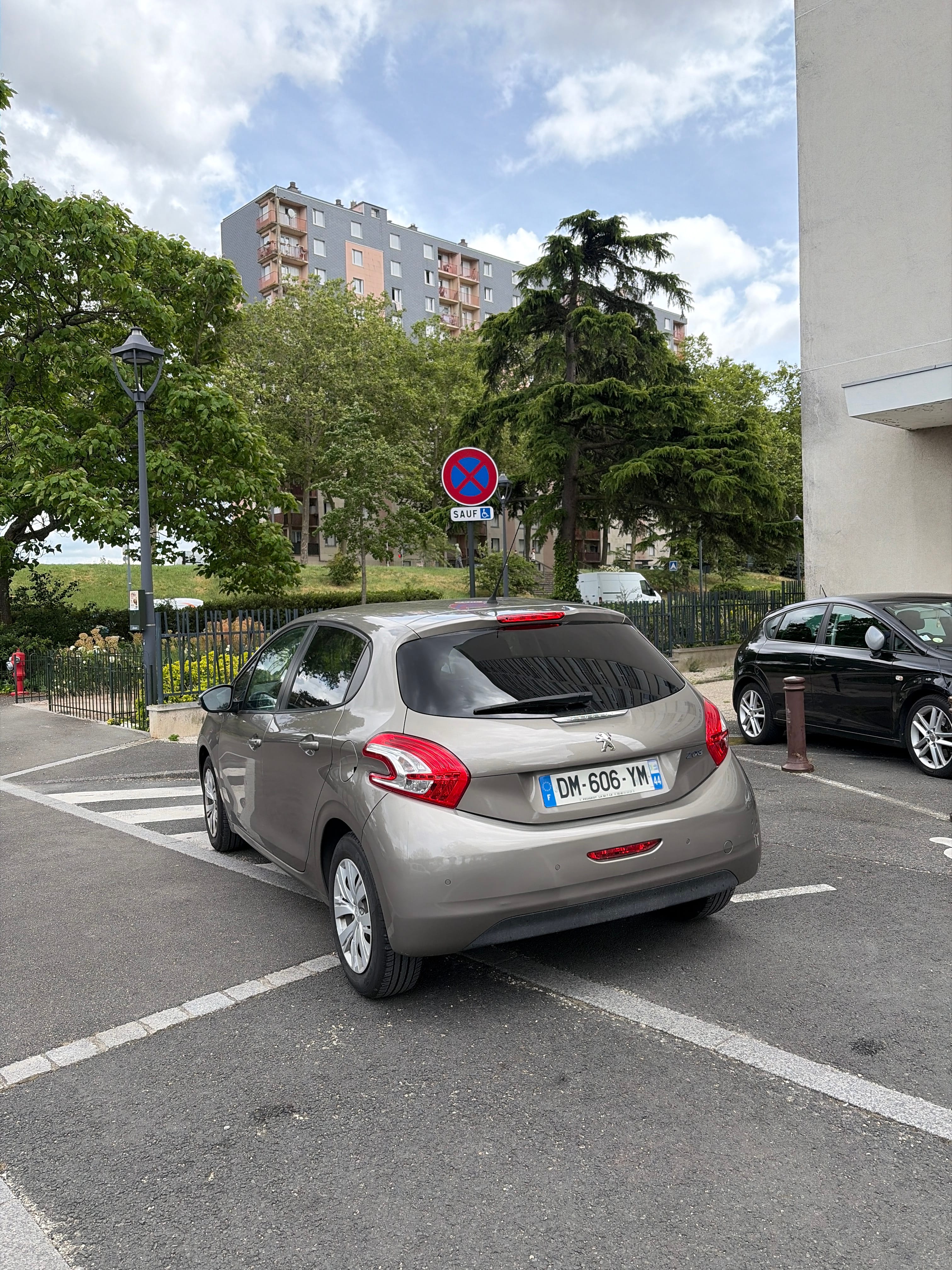 Peugeot 208 avec Siège bébé