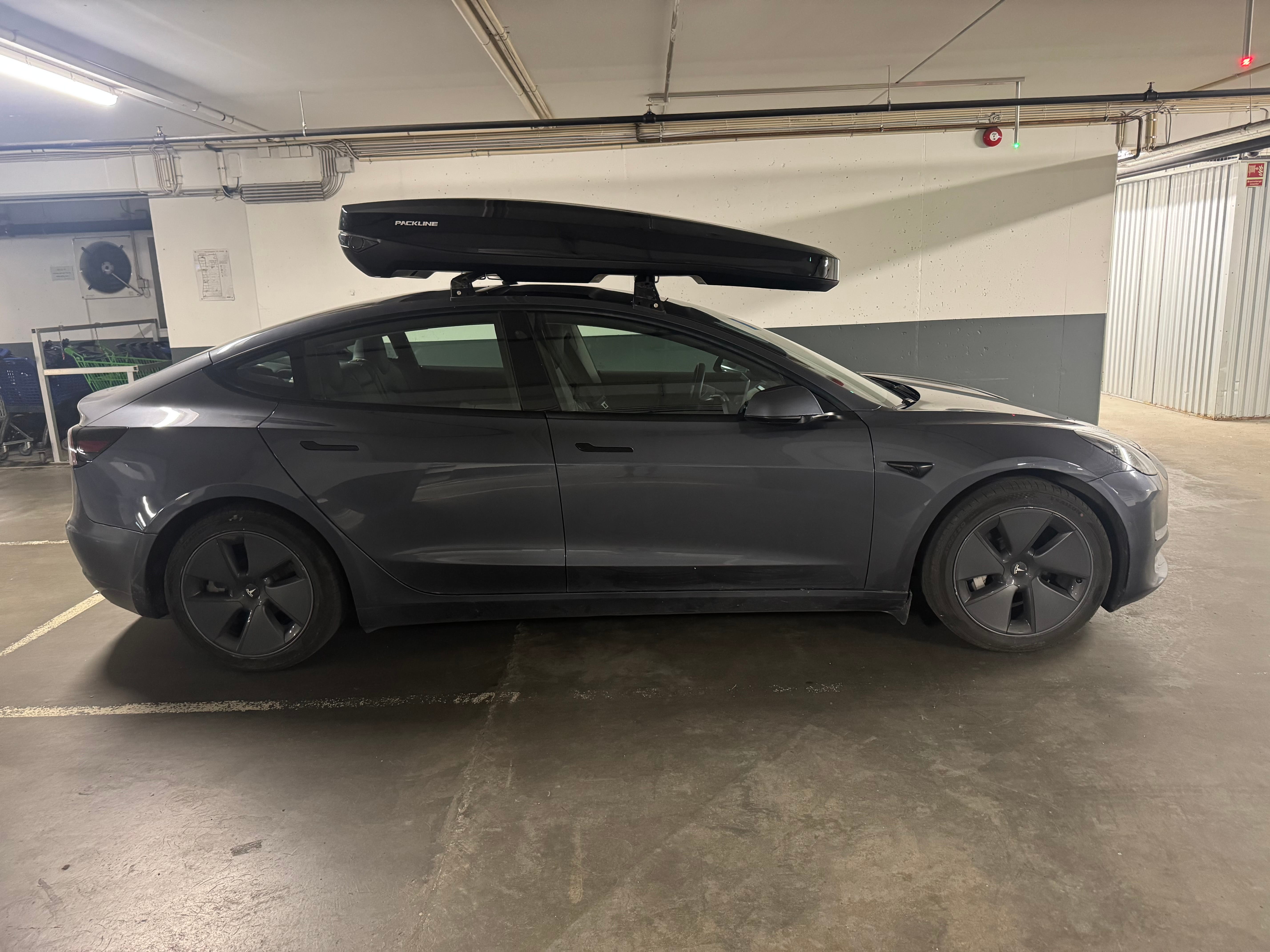 Tesla Model 3 AWD (580km), takboks XL og gratis P i Oslo med Babysete
