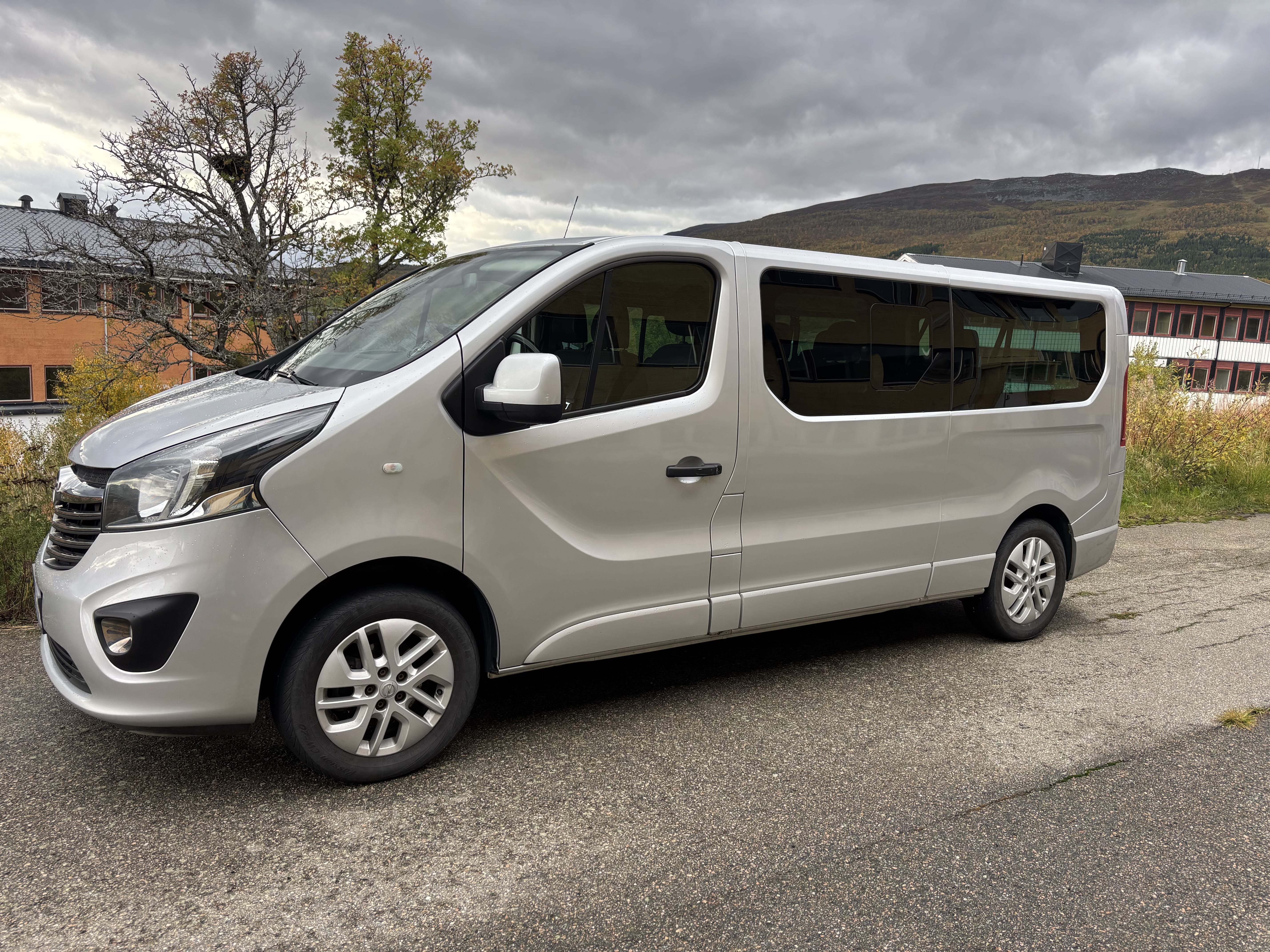 Opel Vivaro med Aircondition