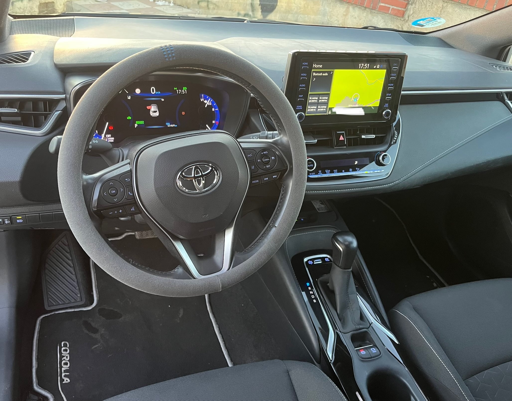 Toyota Corolla Híbrido mit Navigationsgerät