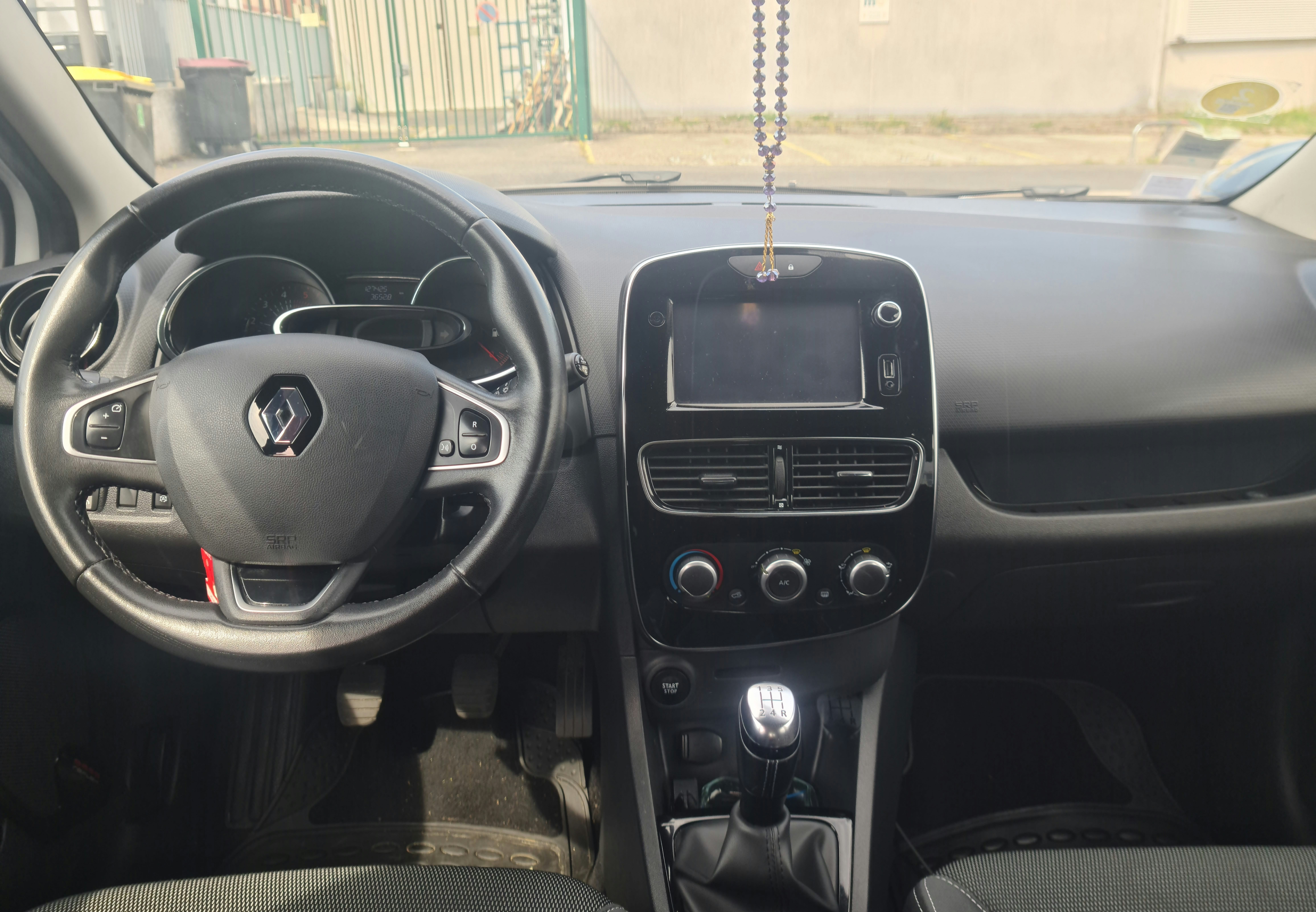Renault Clio avec Siège bébé